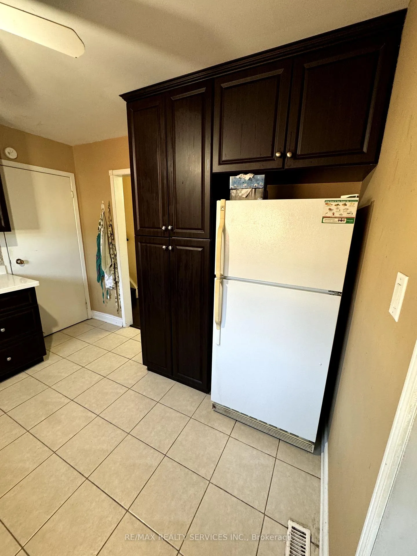 Photo 6 of 185 Earnscliffe Circle E, Brampton, Southgate — HOMEH