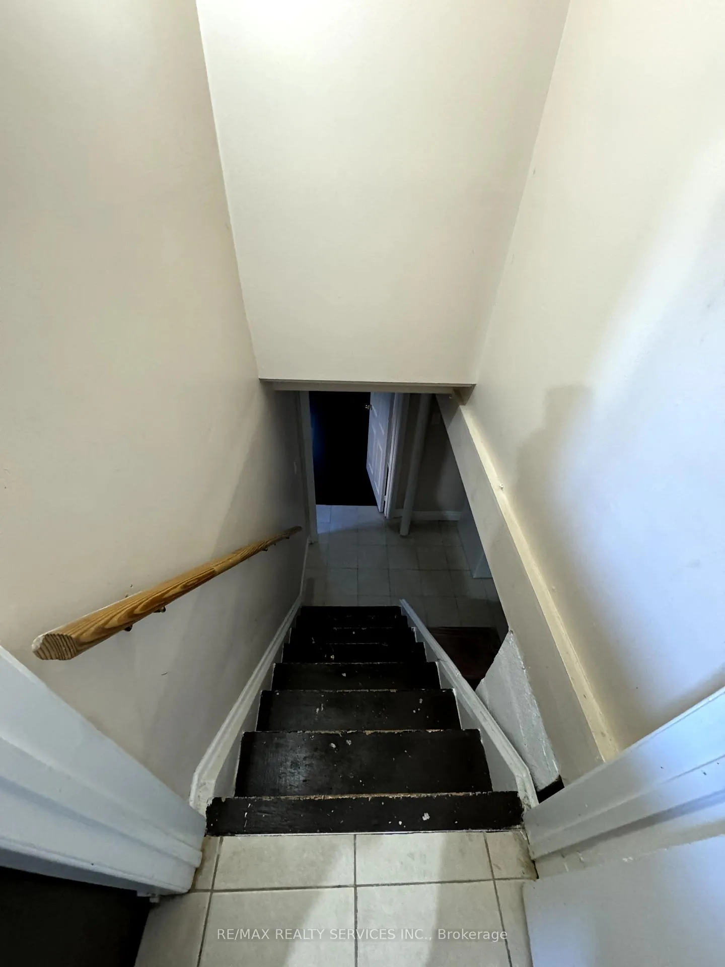 Photo 7 of 185 Earnscliffe Circle E, Brampton, Southgate — HOMEH