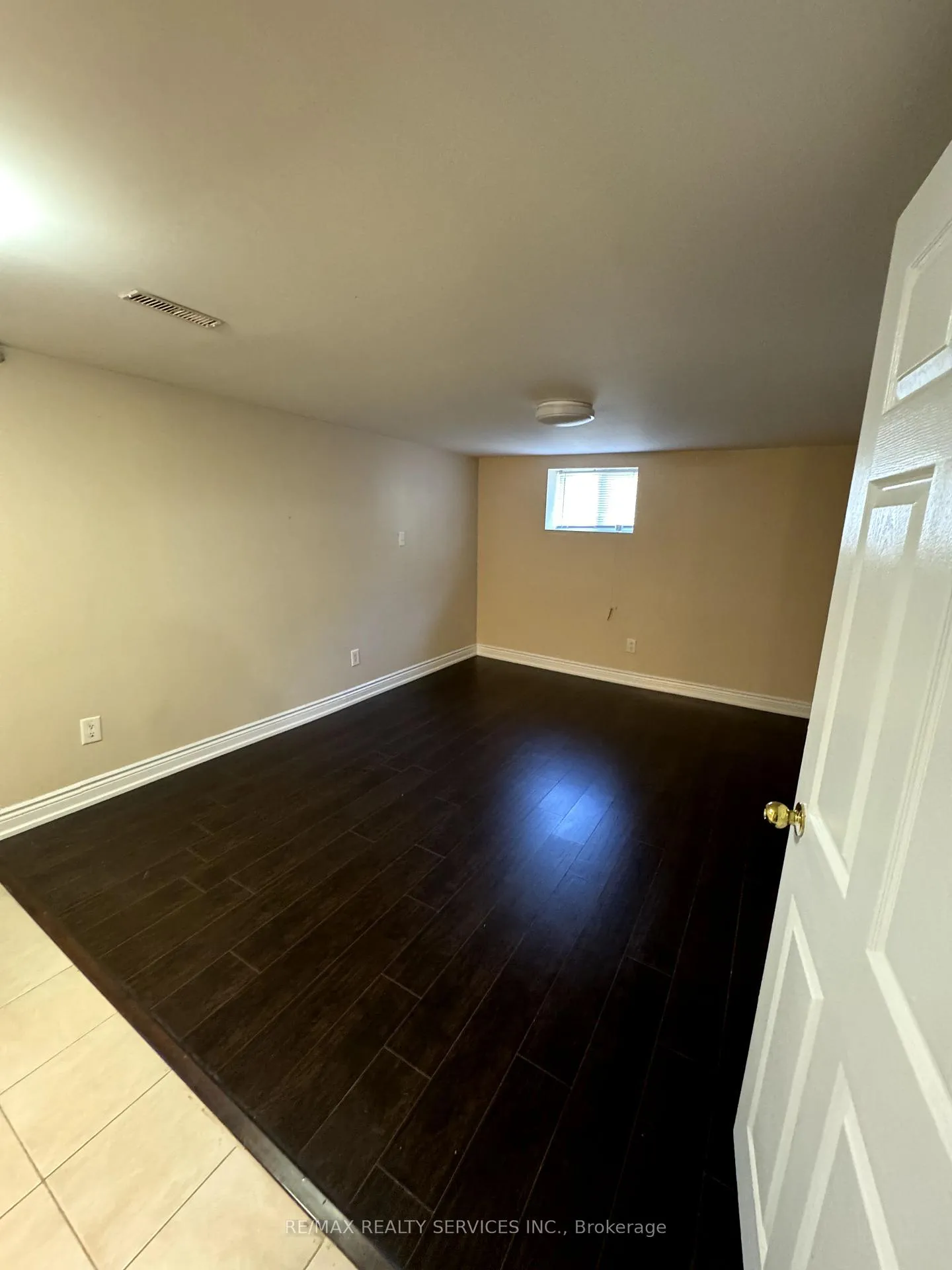 Photo 11 of 185 Earnscliffe Circle E, Brampton, Southgate — HOMEH
