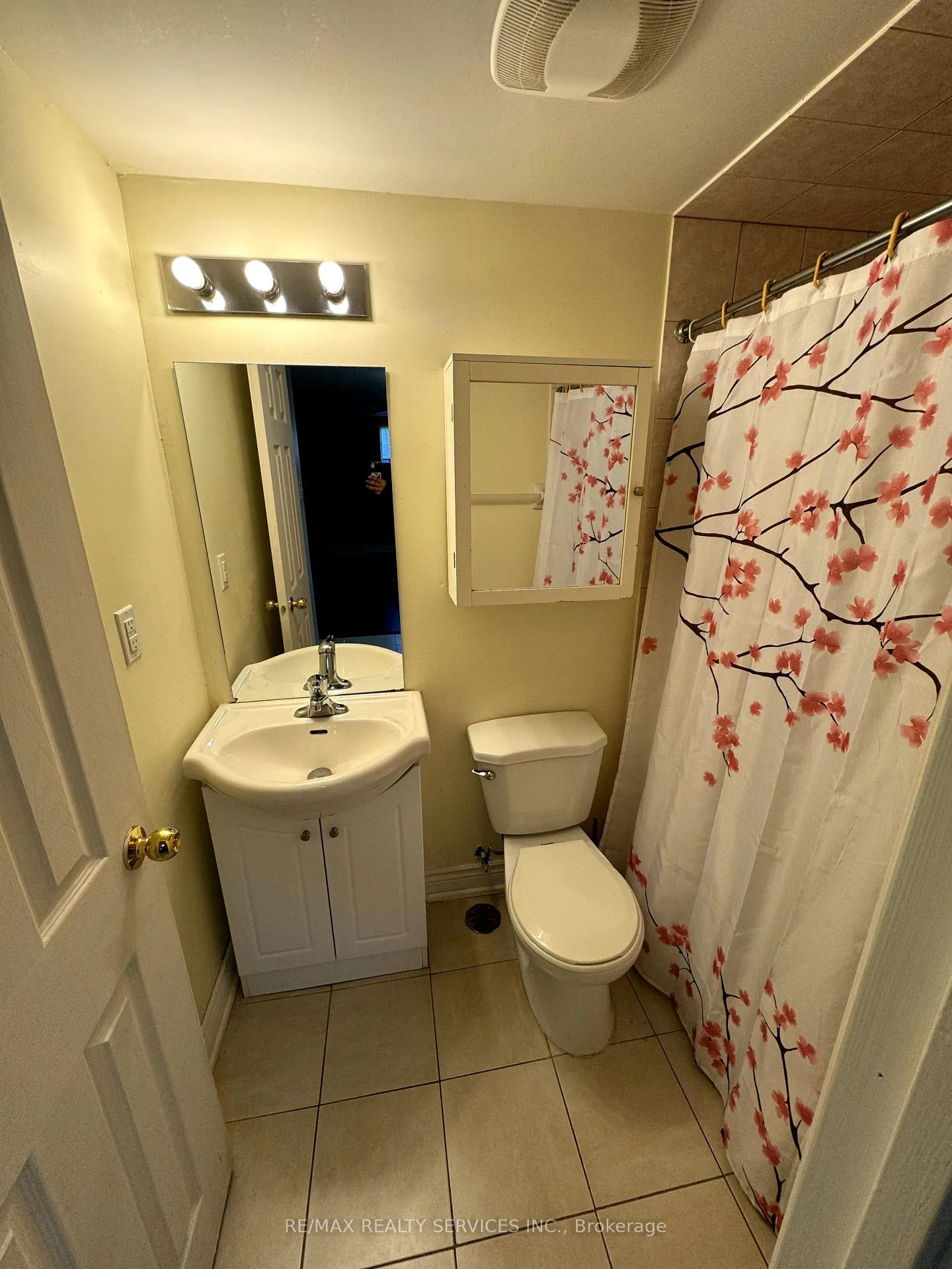 Photo 12 of 185 Earnscliffe Circle E, Brampton, Southgate — HOMEH