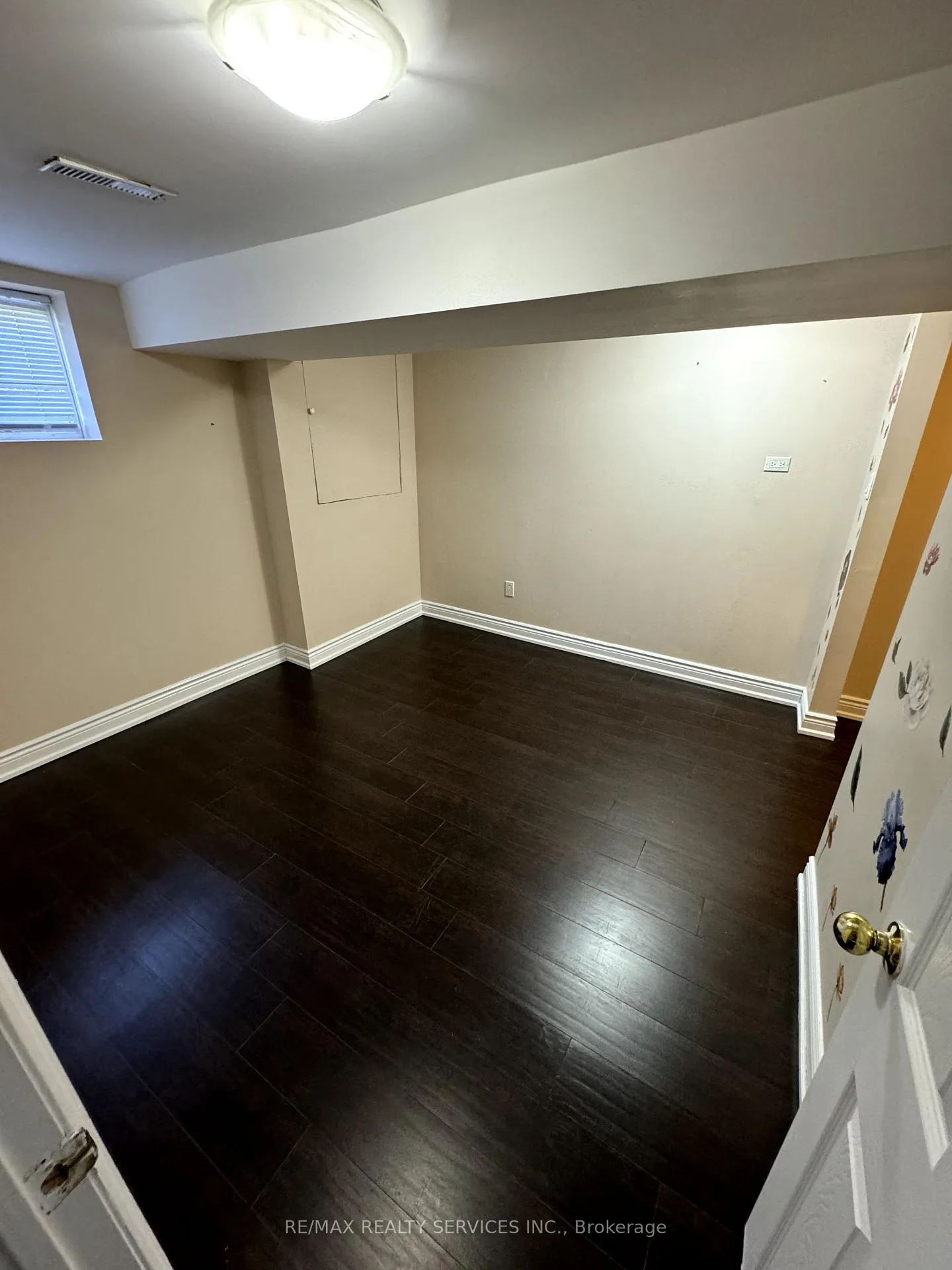 Photo 13 of 185 Earnscliffe Circle E, Brampton, Southgate — HOMEH