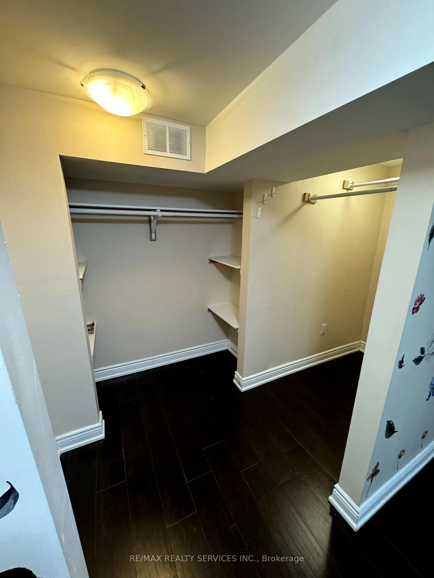 Photo 14 of 185 Earnscliffe Circle E, Brampton, Southgate — HOMEH