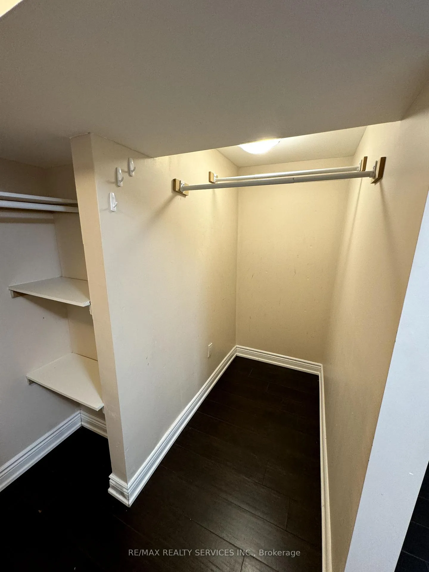 Photo 15 of 185 Earnscliffe Circle E, Brampton, Southgate — HOMEH