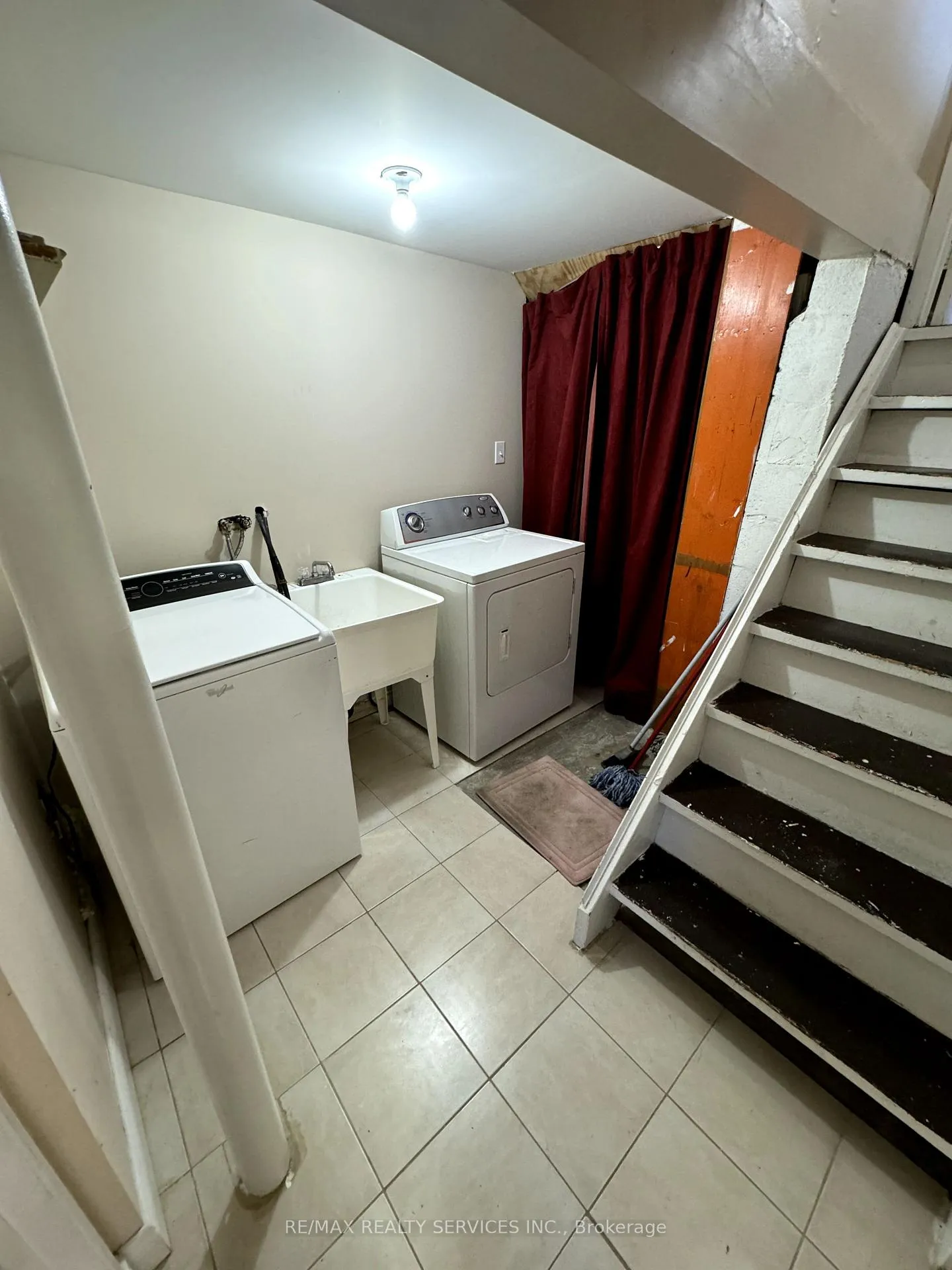 Photo 16 of 185 Earnscliffe Circle E, Brampton, Southgate — HOMEH