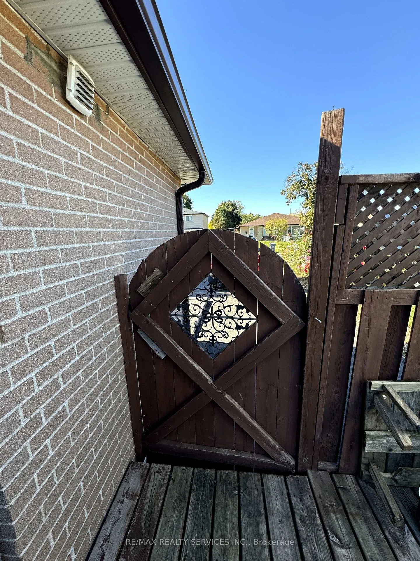 Photo 19 of 185 Earnscliffe Circle E, Brampton, Southgate — HOMEH