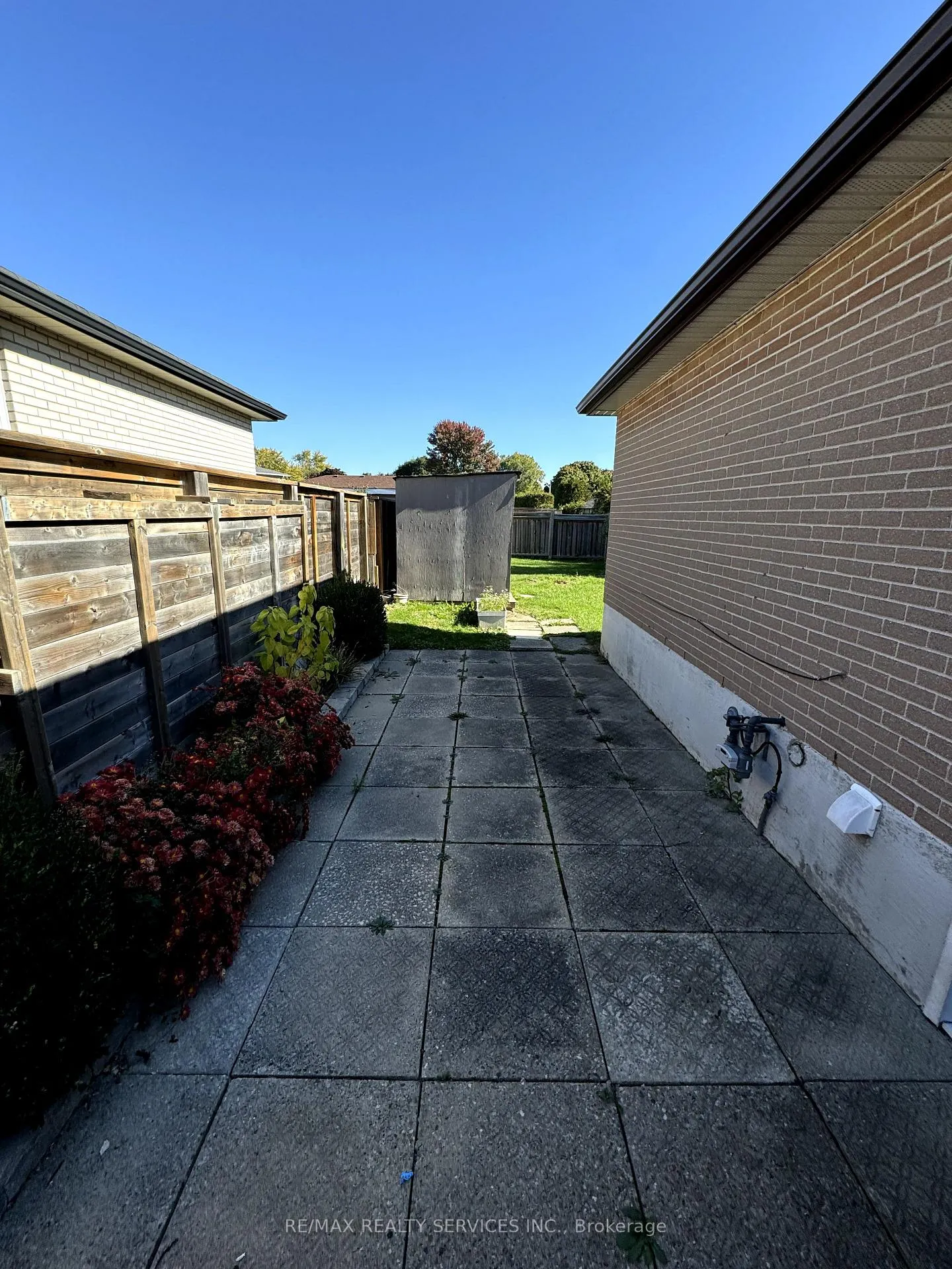 Photo 20 of 185 Earnscliffe Circle E, Brampton, Southgate — HOMEH