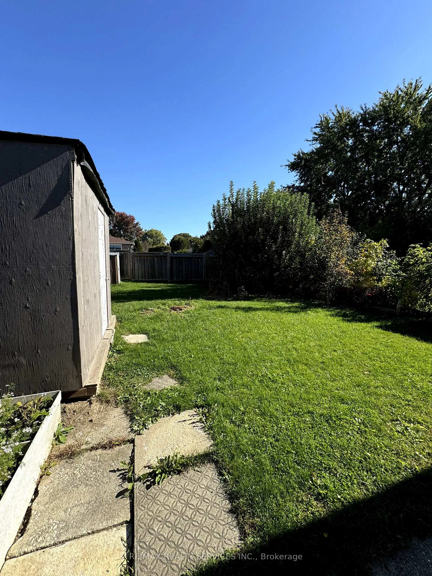 Photo 21 of 185 Earnscliffe Circle E, Brampton, Southgate — HOMEH