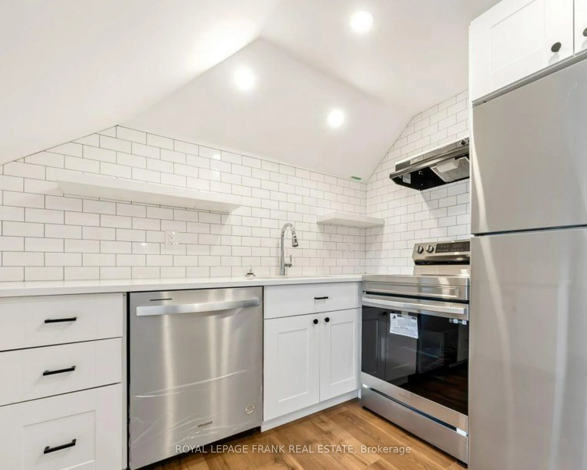 Front of Unit 3rd Flr, 622 Simcoe Street N