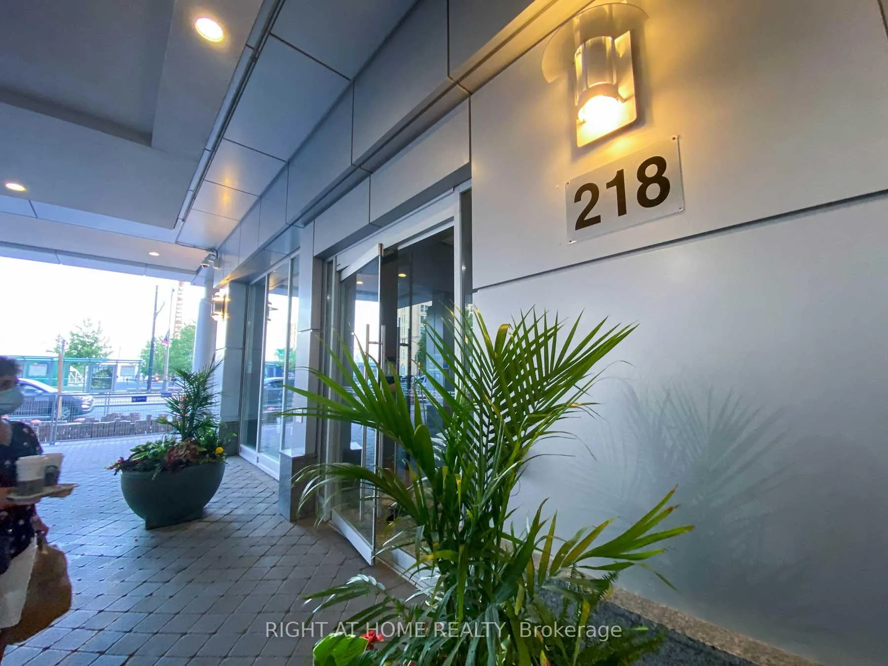 Photo 2 of Unit 1910, 218 Queens Quay W, Toronto, Waterfront Communities — HOMEH