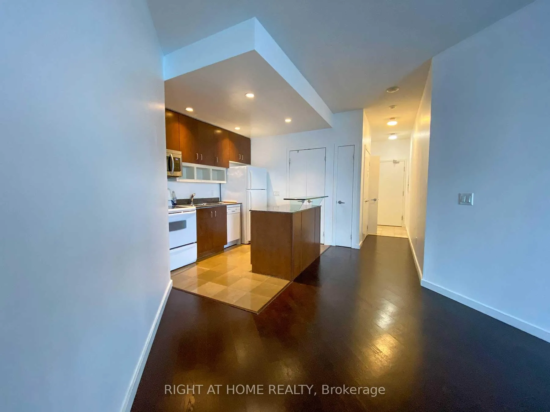 Photo 4 of Unit 1910, 218 Queens Quay W, Toronto, Waterfront Communities — HOMEH