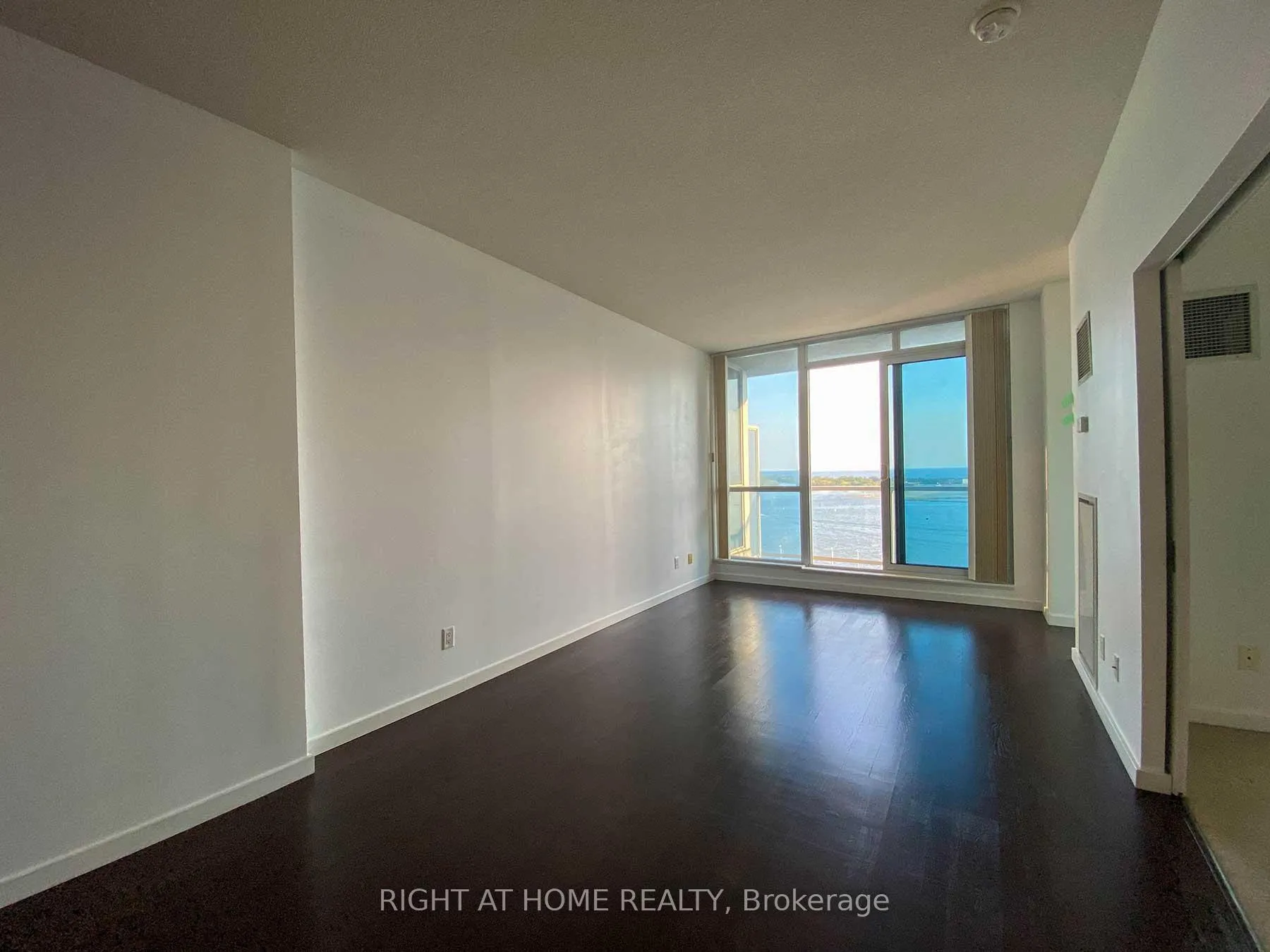 Photo 5 of Unit 1910, 218 Queens Quay W, Toronto, Waterfront Communities — HOMEH