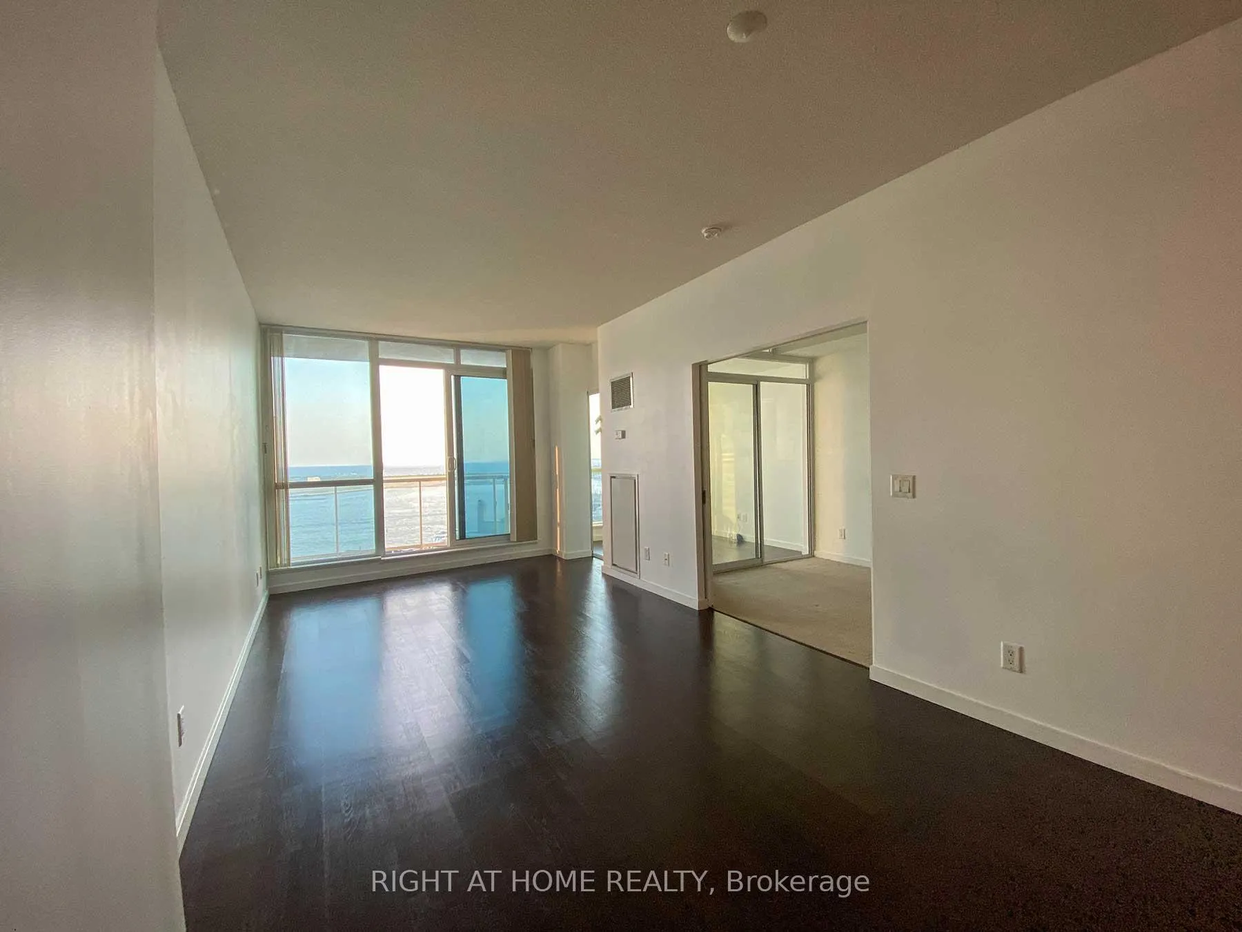 Photo 6 of Unit 1910, 218 Queens Quay W, Toronto, Waterfront Communities — HOMEH