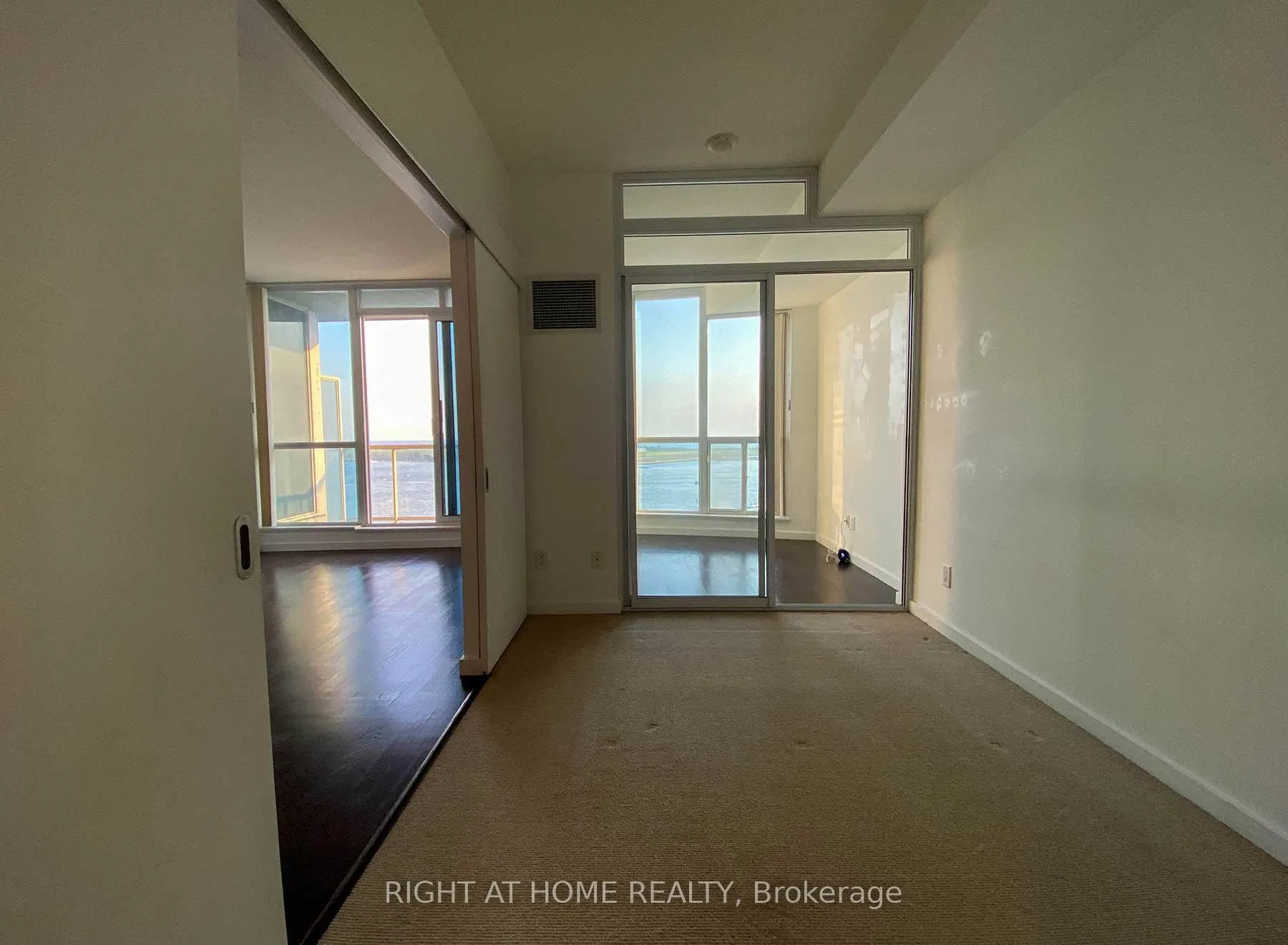 Photo 8 of Unit 1910, 218 Queens Quay W, Toronto, Waterfront Communities — HOMEH