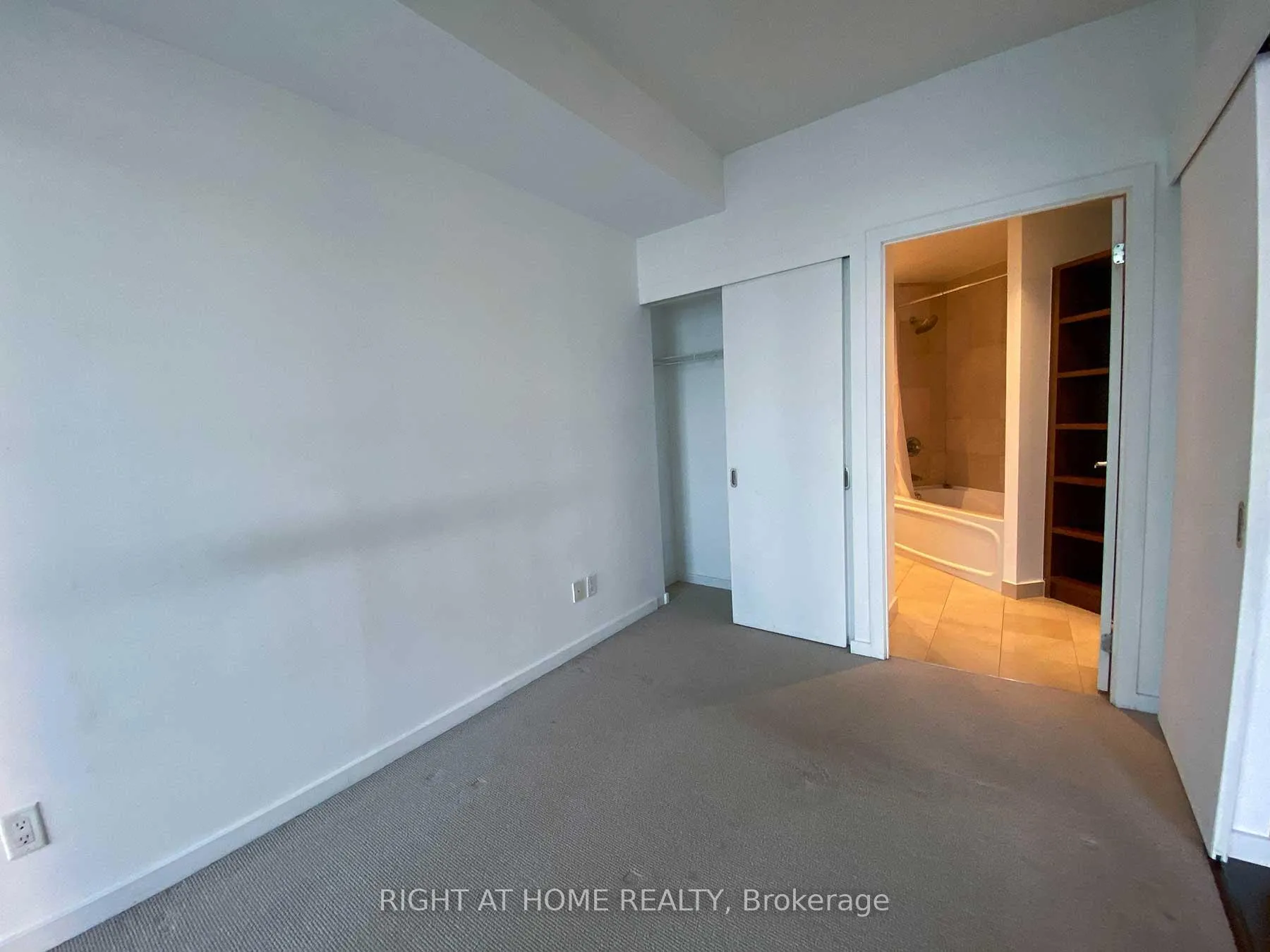 Photo 9 of Unit 1910, 218 Queens Quay W, Toronto, Waterfront Communities — HOMEH