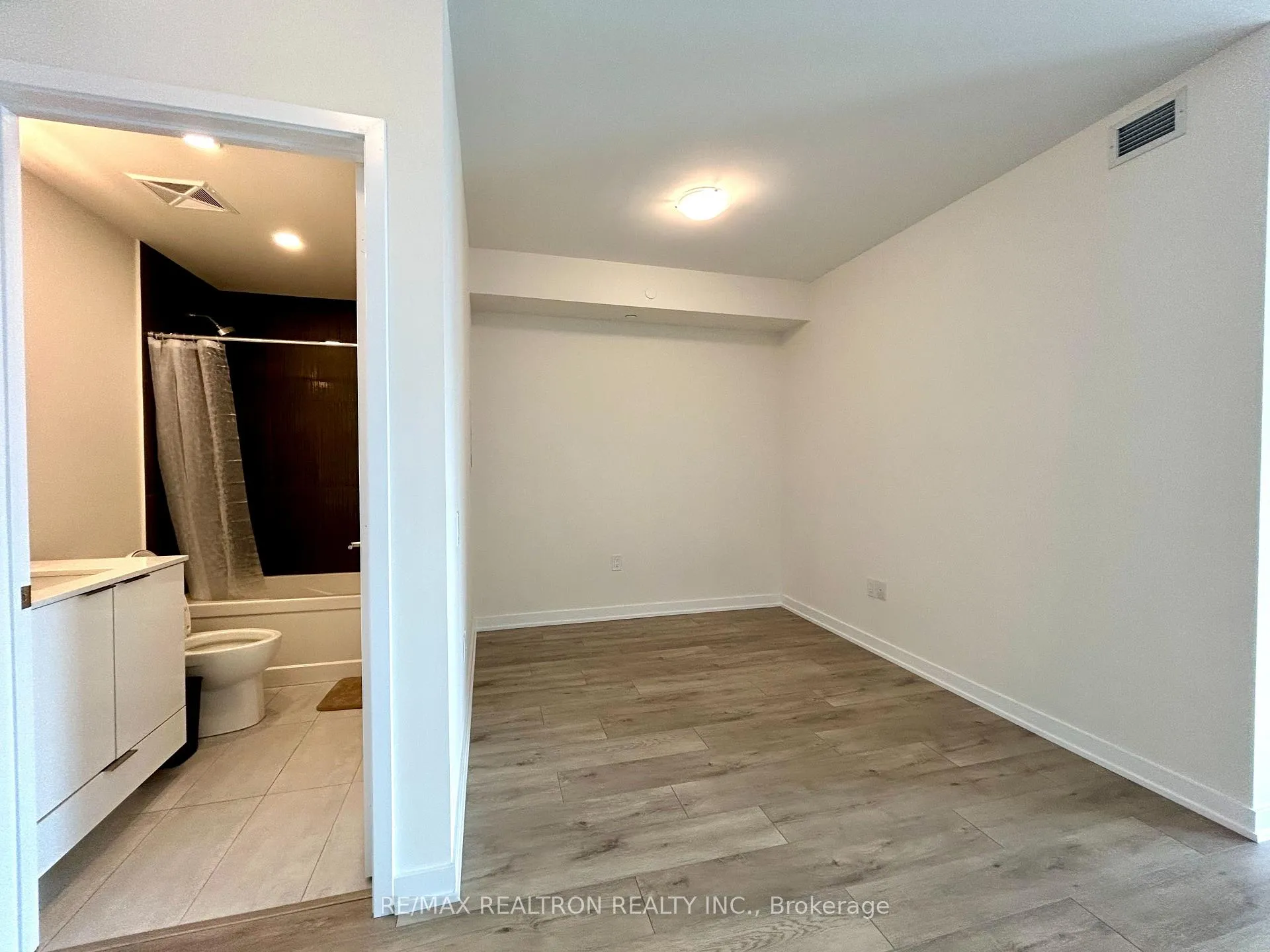 Photo 8 of Unit 2801, 28 Freeland Street, Toronto, Waterfront Communities — HOMEH