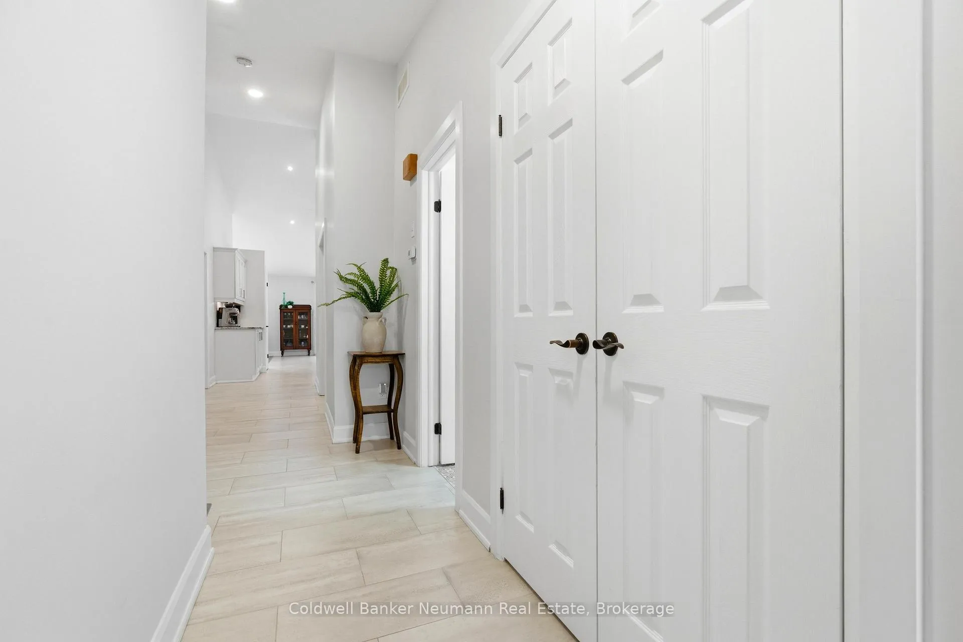 Photo 4 of 57 Wideman Boulevard, Guelph, Victoria North — HOMEH