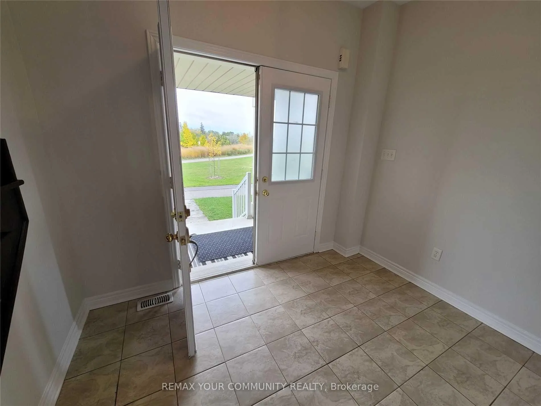 Photo 6 of 5 Bellcroft Lane, Markham, Cornell — HOMEH