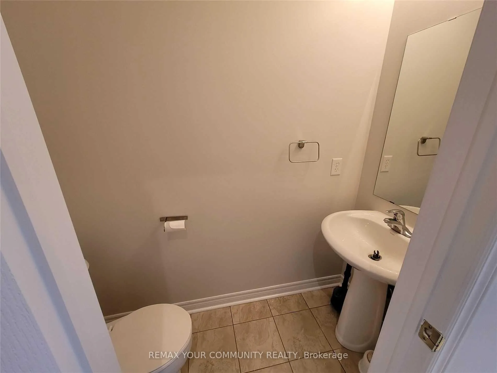 Photo 11 of 5 Bellcroft Lane, Markham, Cornell — HOMEH