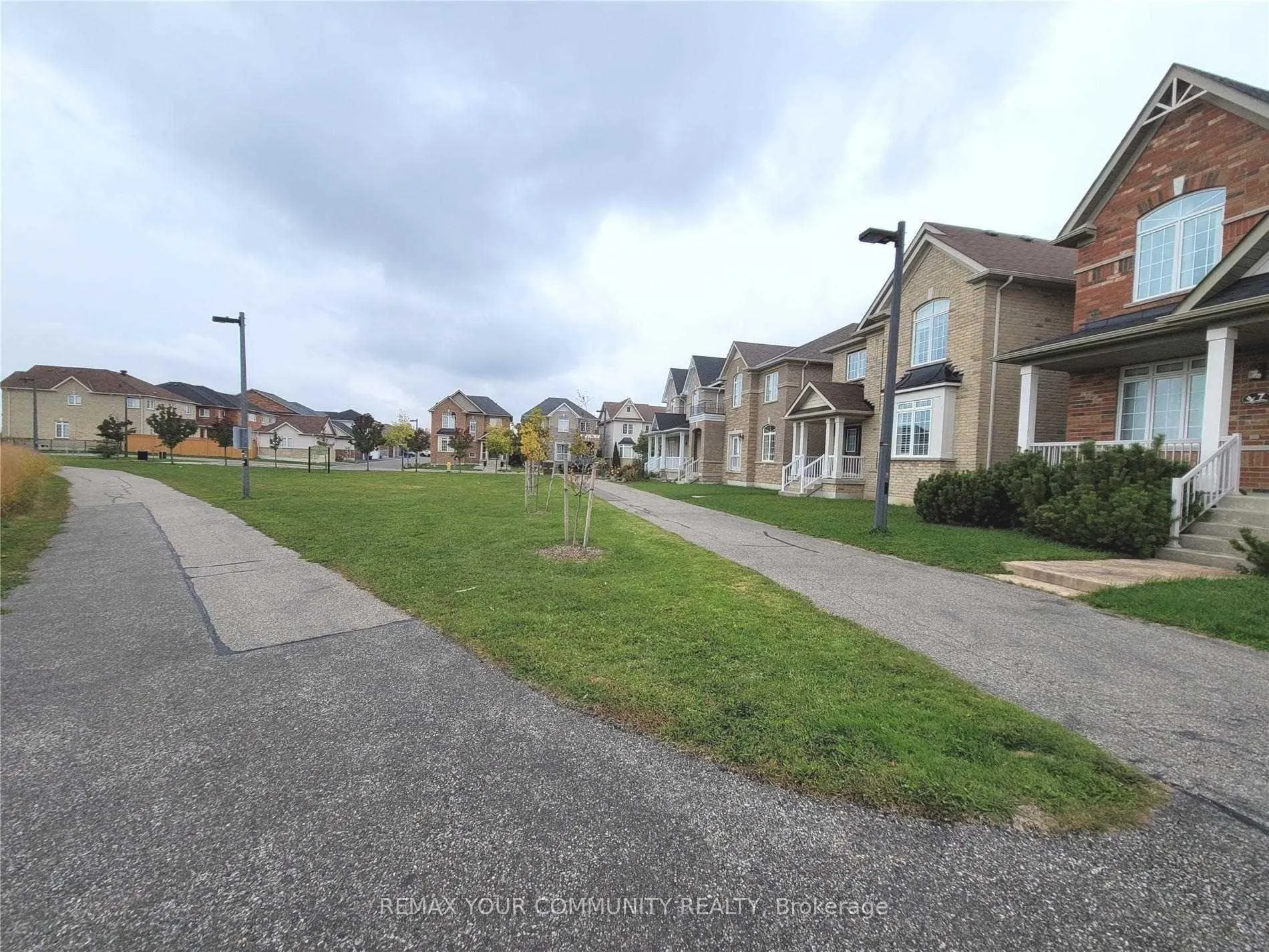 Photo 35 of 5 Bellcroft Lane, Markham, Cornell — HOMEH