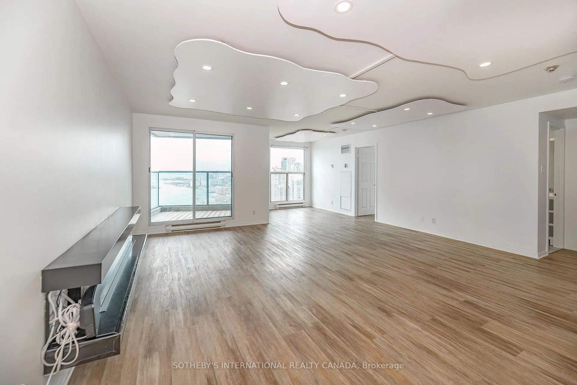 Photo 6 of Unit 3212, 99 Harbour Square, Toronto, Waterfront Communities — HOMEH