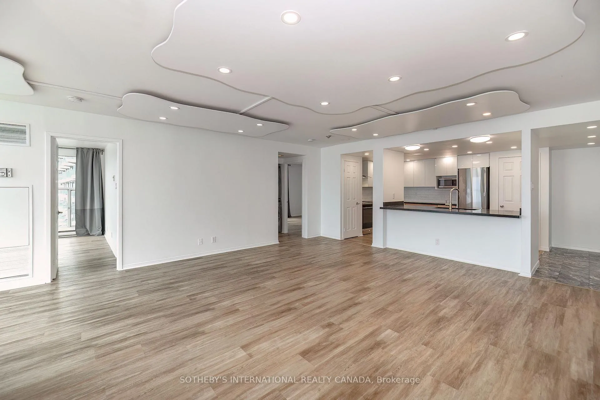 Photo 7 of Unit 3212, 99 Harbour Square, Toronto, Waterfront Communities — HOMEH
