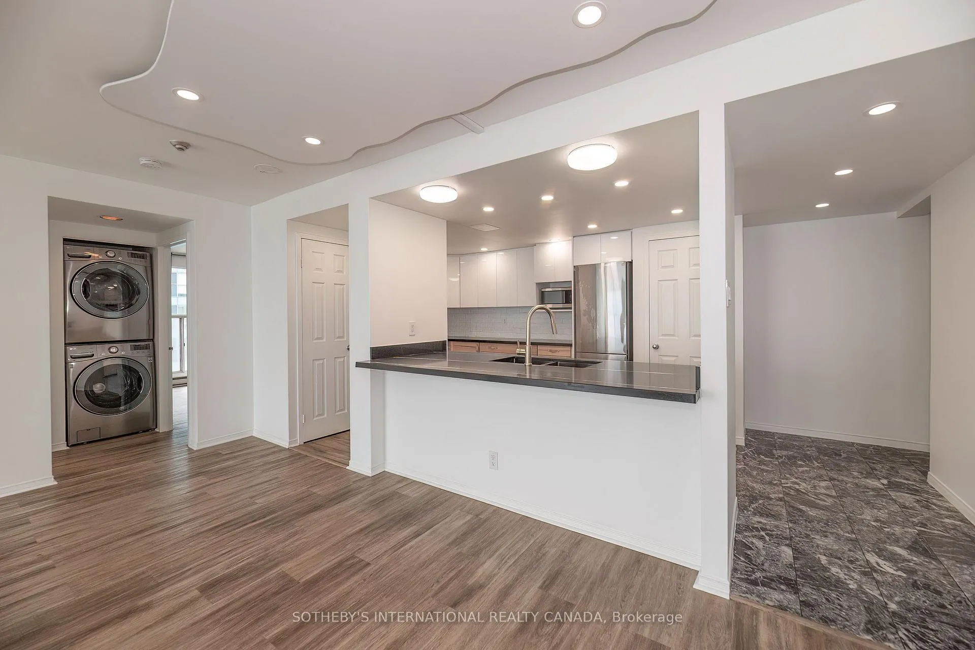 Photo 9 of Unit 3212, 99 Harbour Square, Toronto, Waterfront Communities — HOMEH