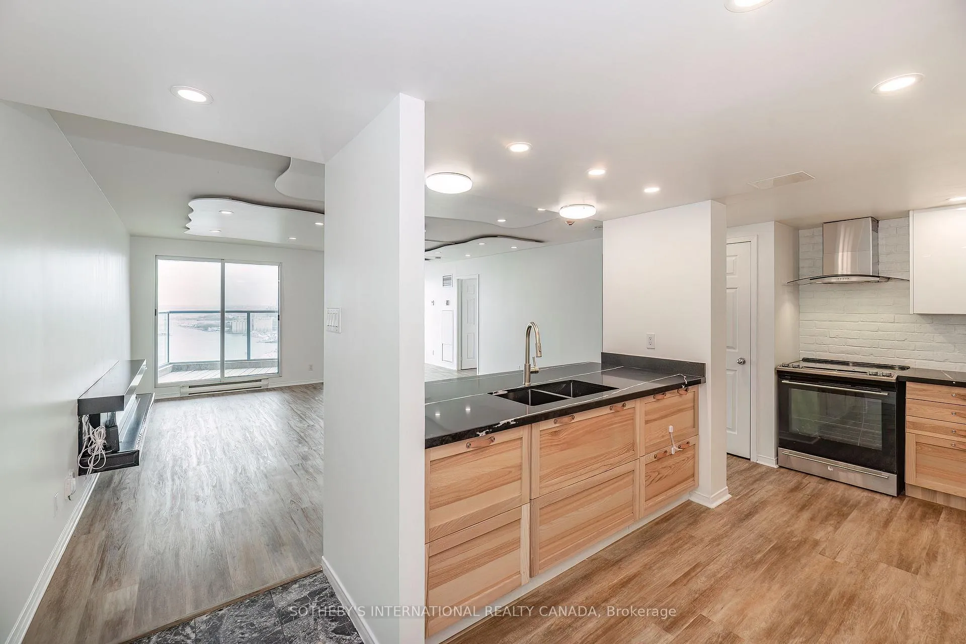 Photo 10 of Unit 3212, 99 Harbour Square, Toronto, Waterfront Communities — HOMEH