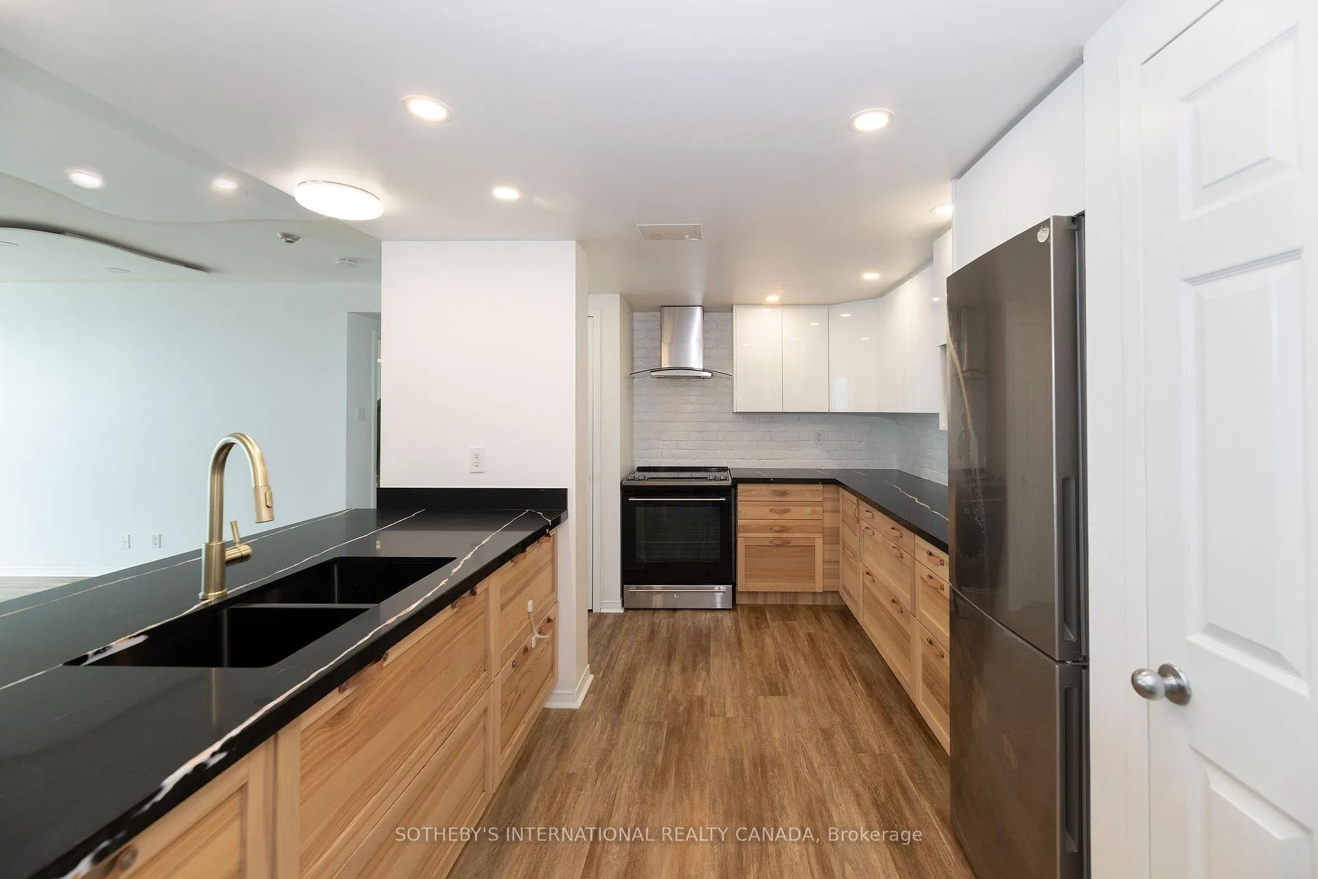 Photo 11 of Unit 3212, 99 Harbour Square, Toronto, Waterfront Communities — HOMEH