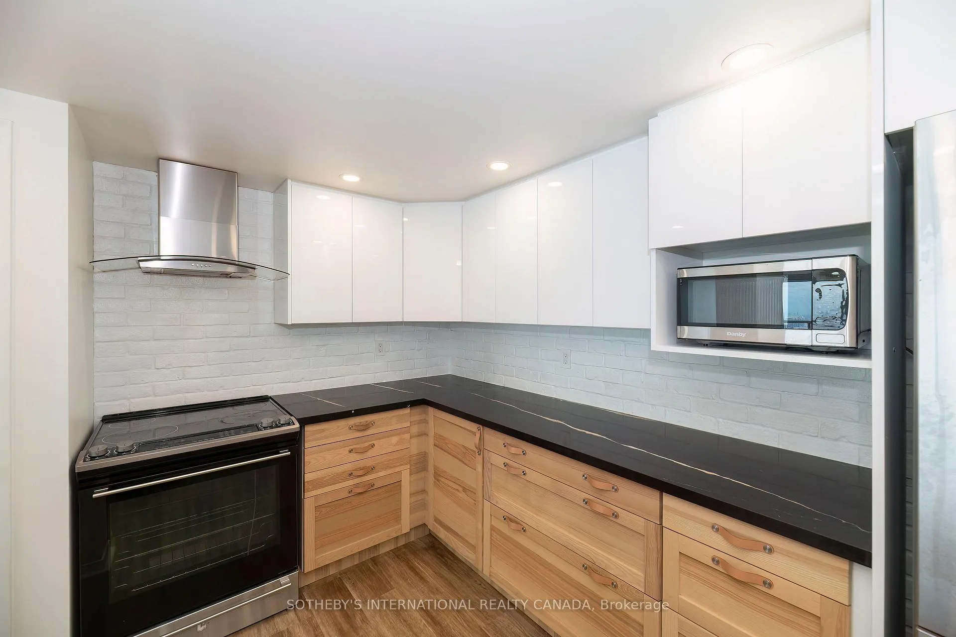 Photo 12 of Unit 3212, 99 Harbour Square, Toronto, Waterfront Communities — HOMEH