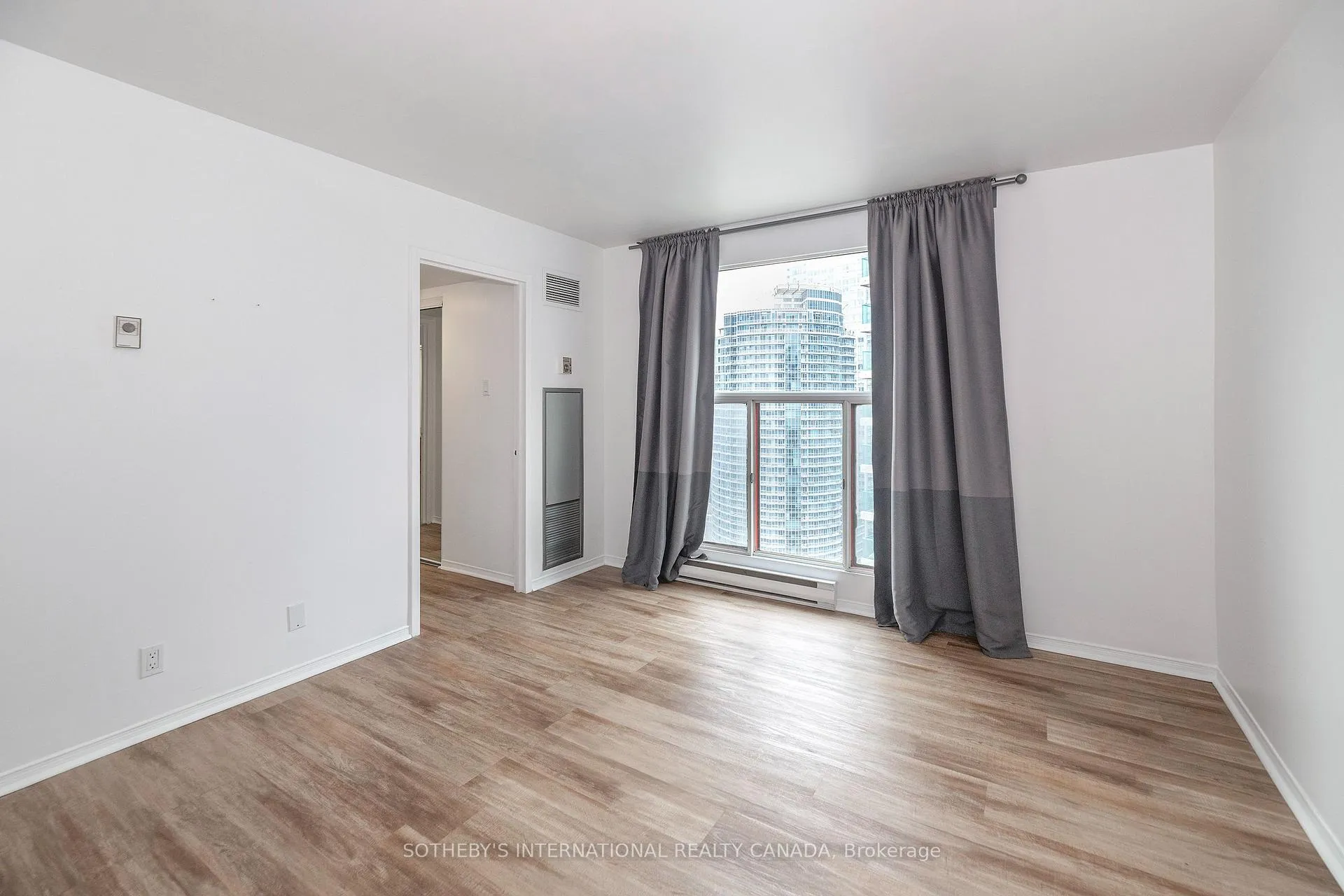 Photo 14 of Unit 3212, 99 Harbour Square, Toronto, Waterfront Communities — HOMEH