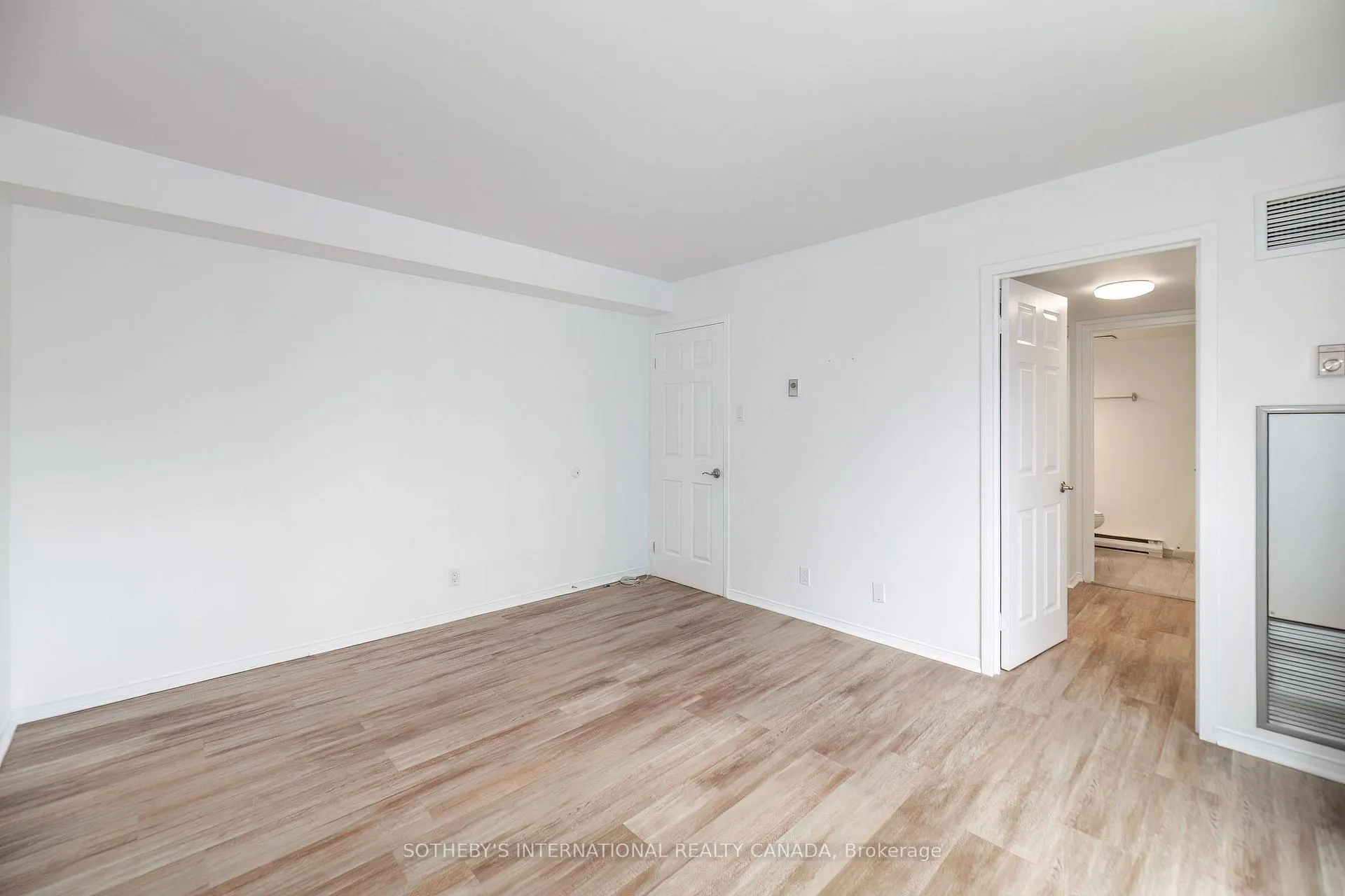 Photo 15 of Unit 3212, 99 Harbour Square, Toronto, Waterfront Communities — HOMEH