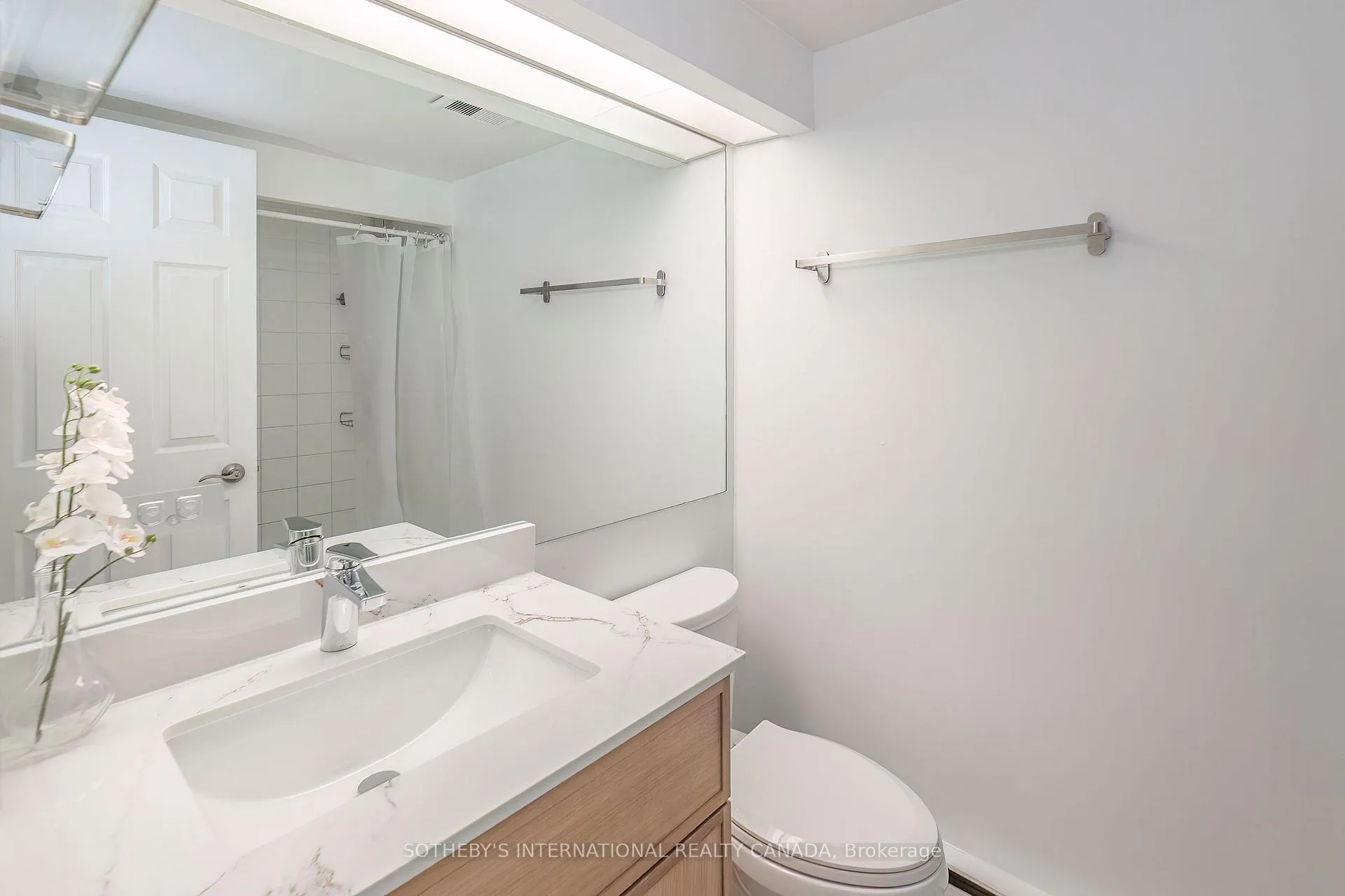 Photo 16 of Unit 3212, 99 Harbour Square, Toronto, Waterfront Communities — HOMEH