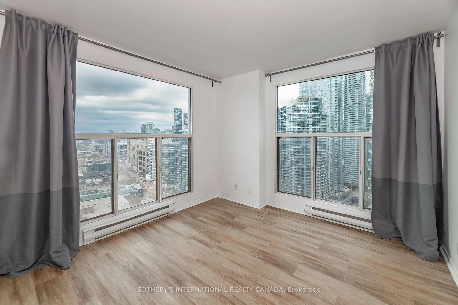 Photo 17 of Unit 3212, 99 Harbour Square, Toronto, Waterfront Communities — HOMEH