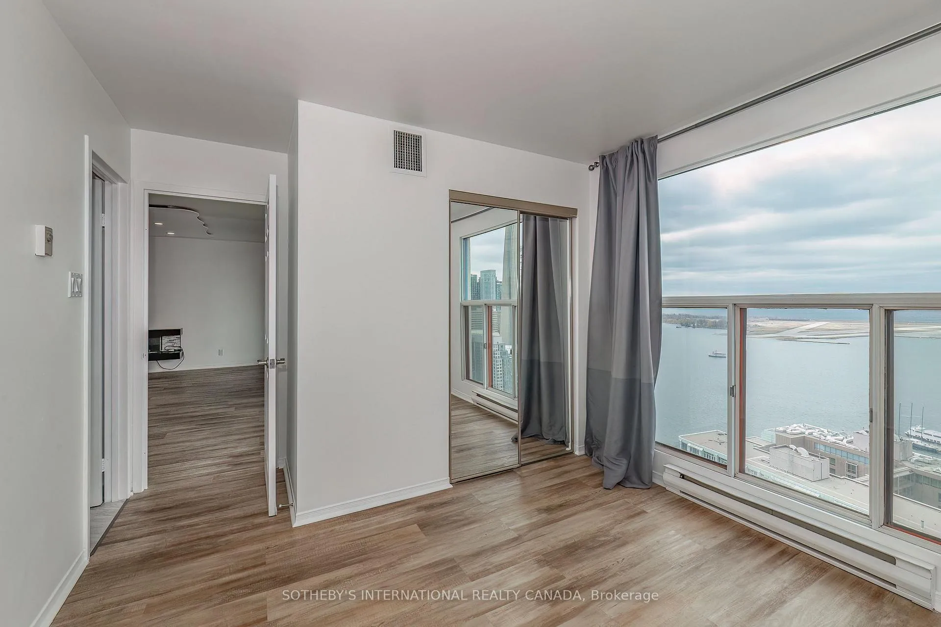 Photo 19 of Unit 3212, 99 Harbour Square, Toronto, Waterfront Communities — HOMEH