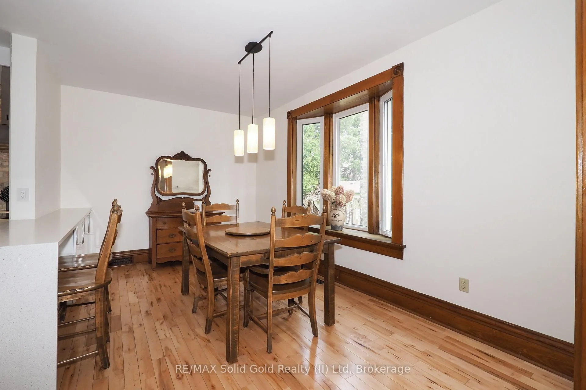 Photo 14 of 18 Theresa Street, Kitchener — HOMEH
