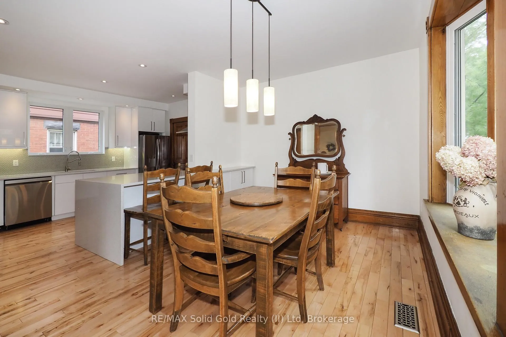 Photo 15 of 18 Theresa Street, Kitchener — HOMEH