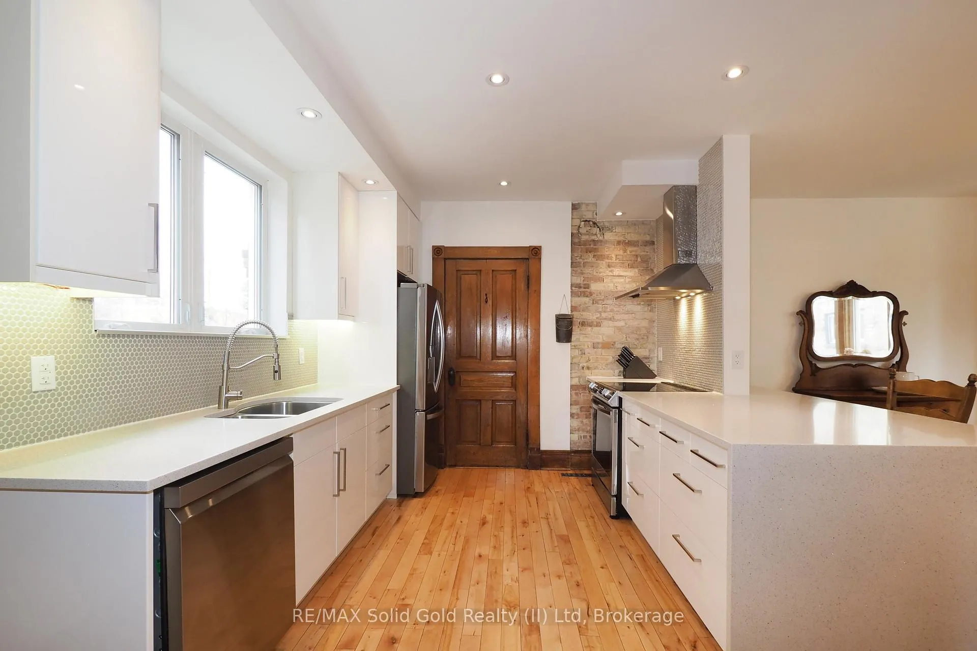Photo 23 of 18 Theresa Street, Kitchener — HOMEH