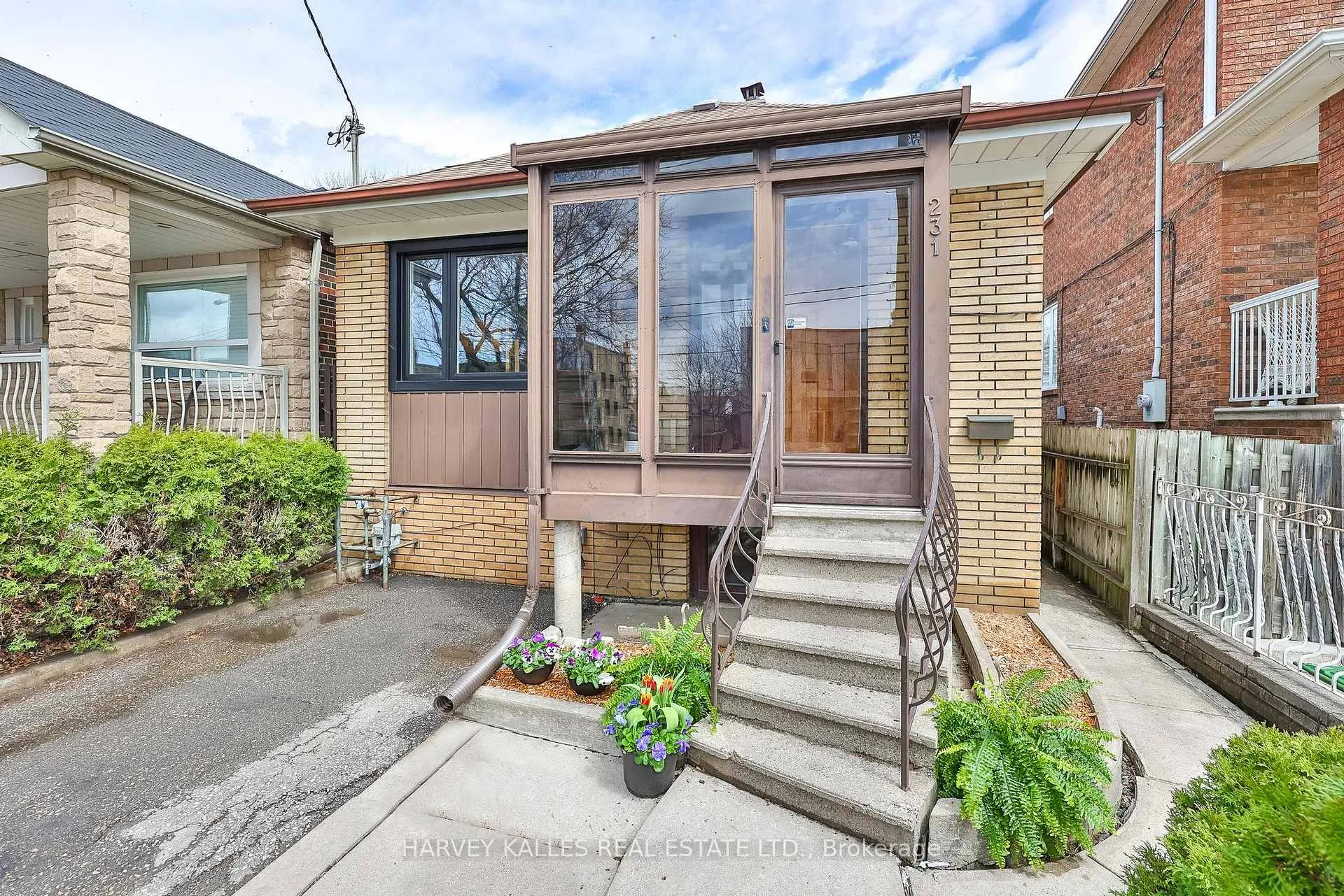 Photo 2 of 231 Bicknell Avenue, Toronto, Keelesdale-Eglinton West — HOMEH