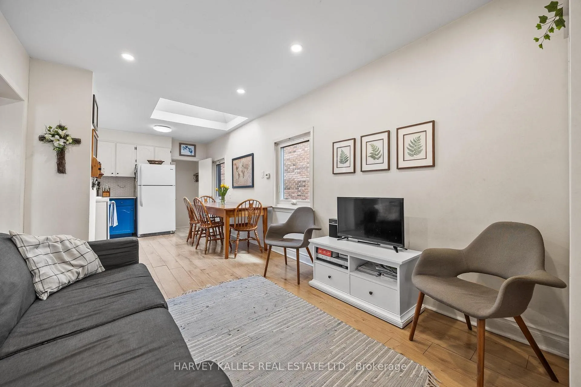 Photo 3 of 231 Bicknell Avenue, Toronto, Keelesdale-Eglinton West — HOMEH