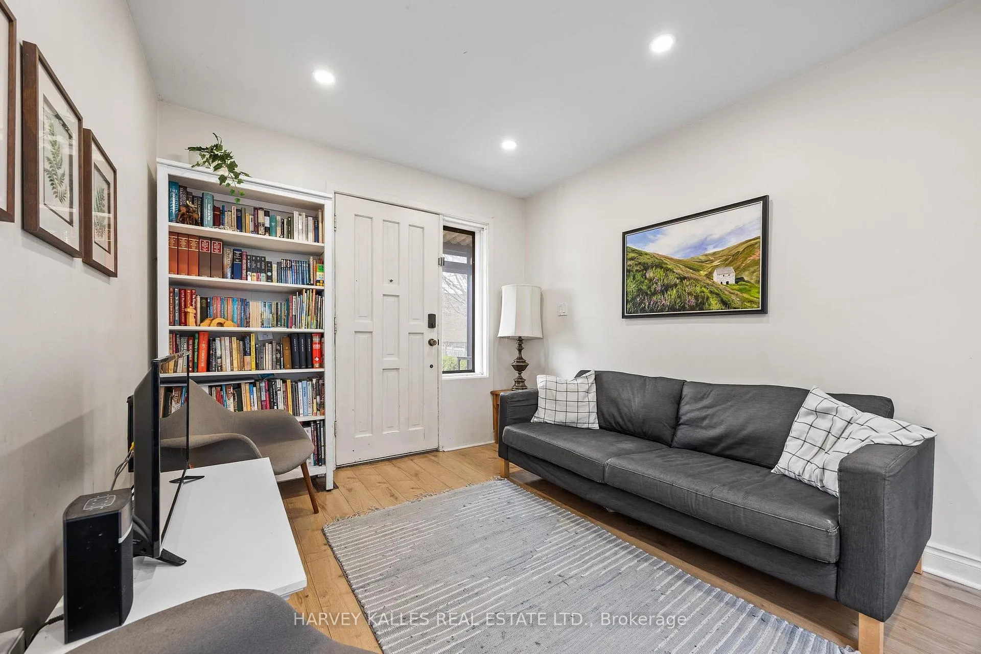 Photo 4 of 231 Bicknell Avenue, Toronto, Keelesdale-Eglinton West — HOMEH