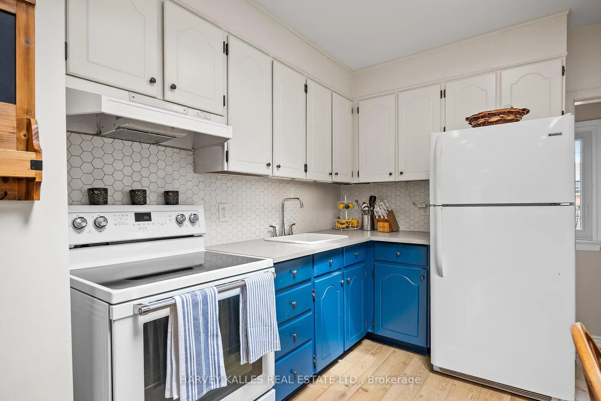 Photo 6 of 231 Bicknell Avenue, Toronto, Keelesdale-Eglinton West — HOMEH