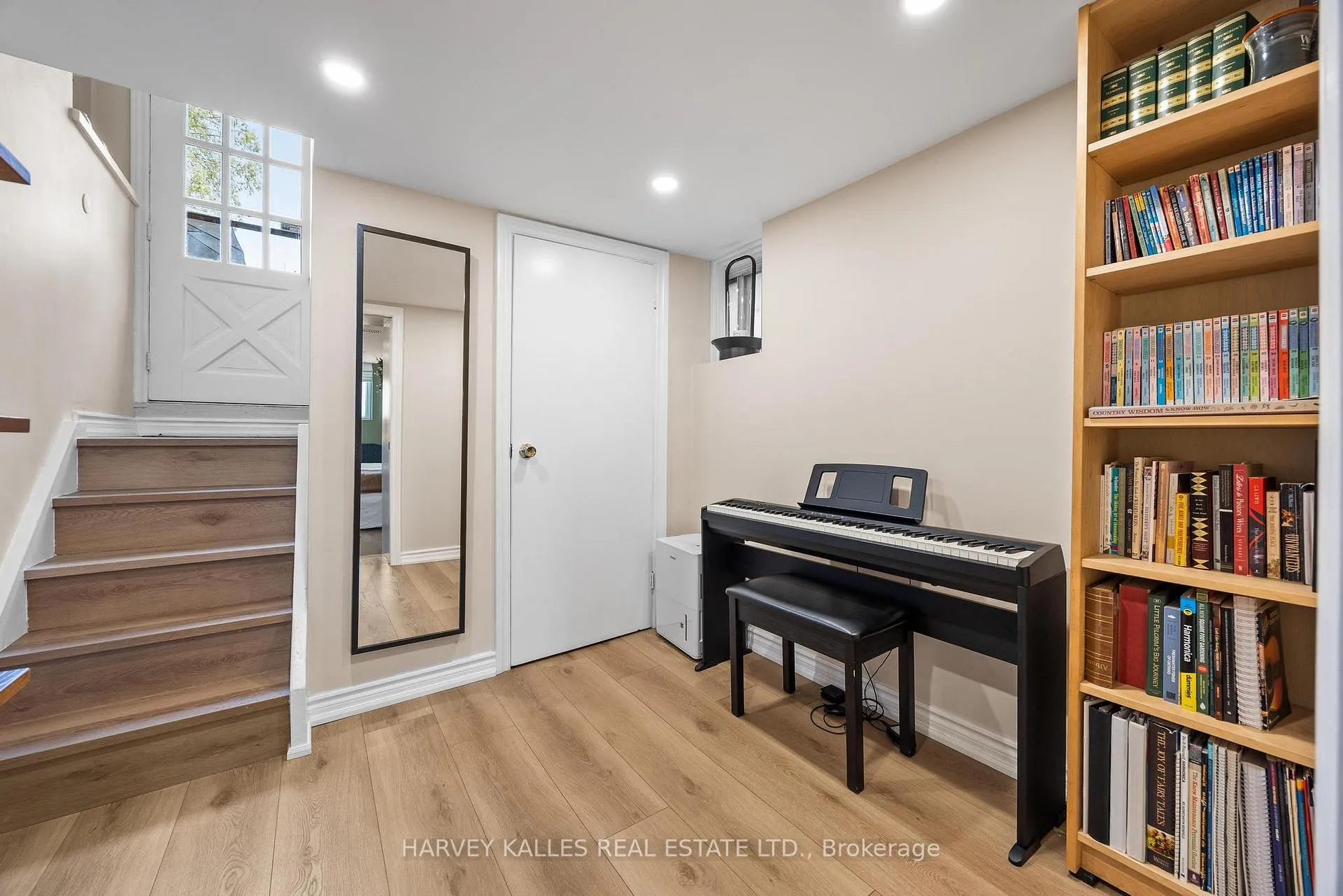 Photo 12 of 231 Bicknell Avenue, Toronto, Keelesdale-Eglinton West — HOMEH