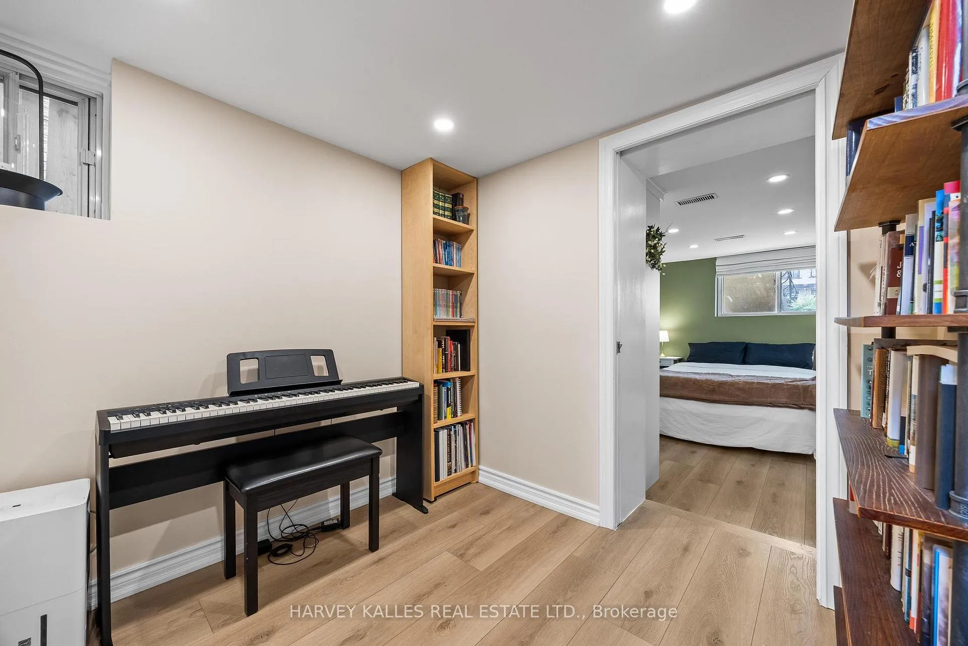 Photo 13 of 231 Bicknell Avenue, Toronto, Keelesdale-Eglinton West — HOMEH
