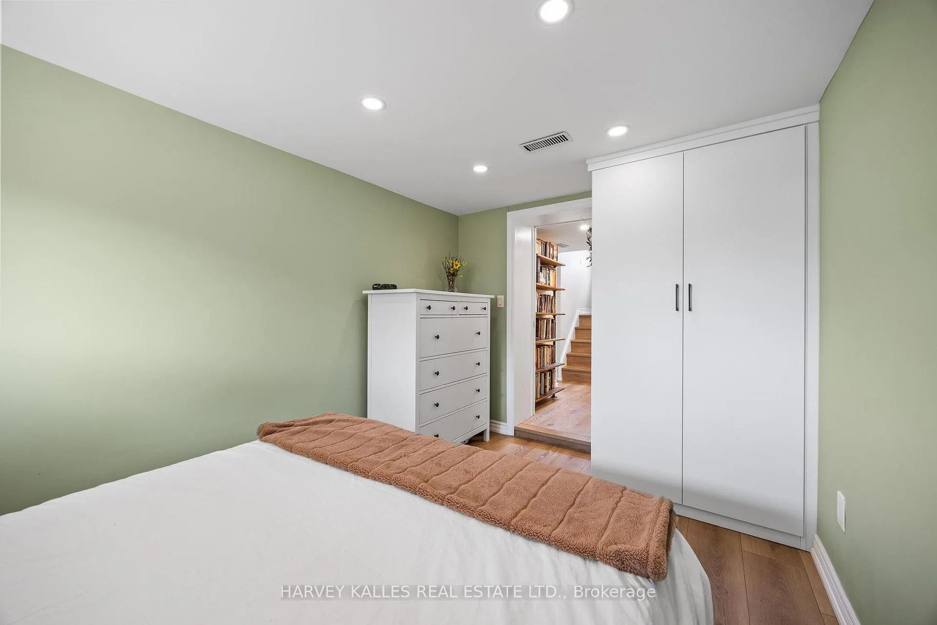 Photo 15 of 231 Bicknell Avenue, Toronto, Keelesdale-Eglinton West — HOMEH