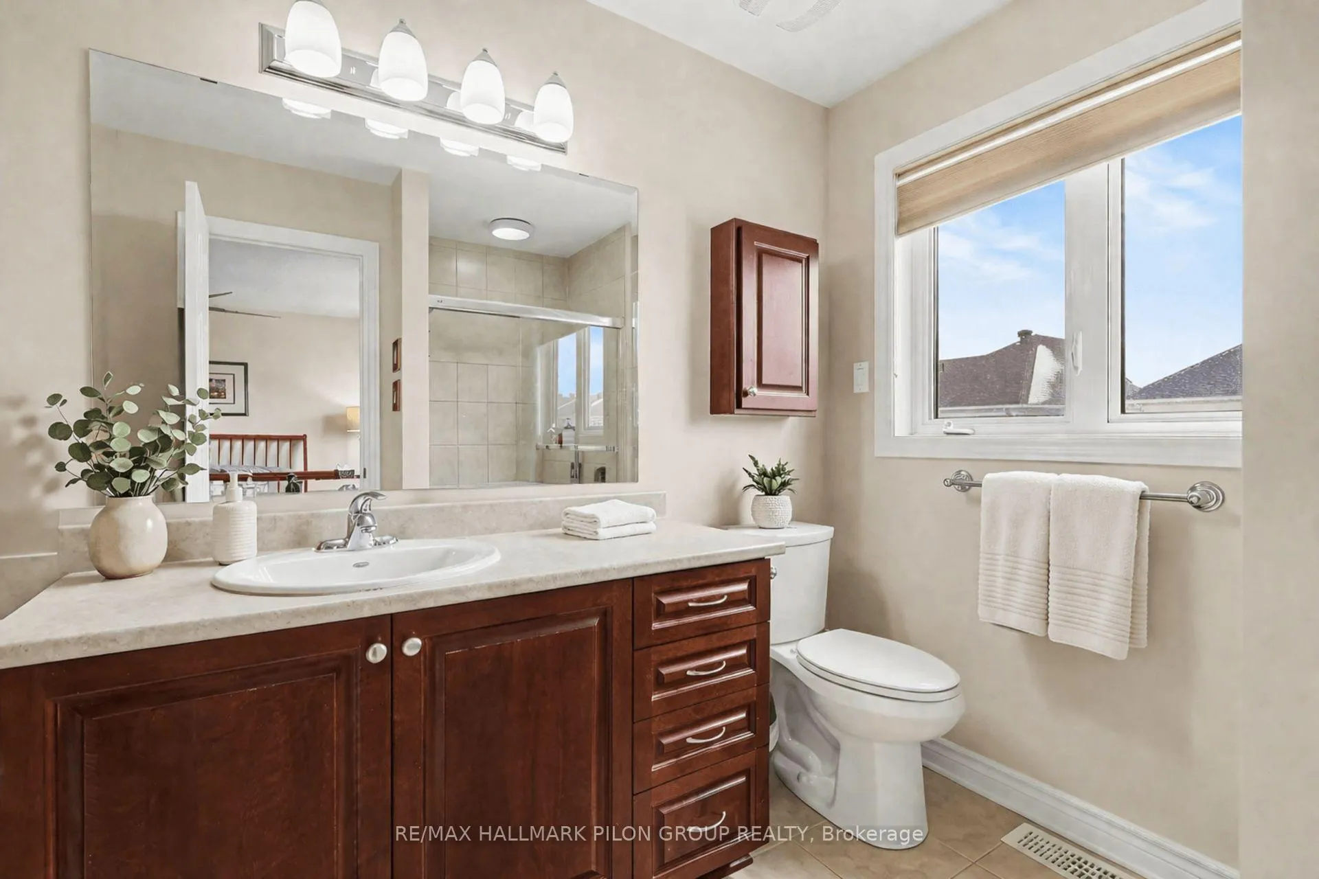 Photo 9 of 317 Ravenswood Way, Ottawa, Avalon East — HOMEH