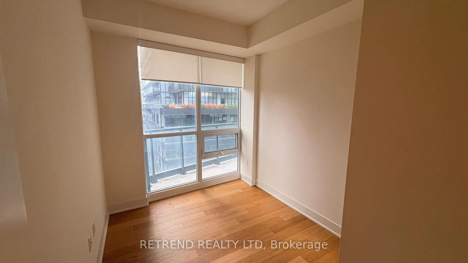 Photo 5 of Unit 802, 30 Roehmapton Avenue, Toronto, Mount Pleasant West — HOMEH