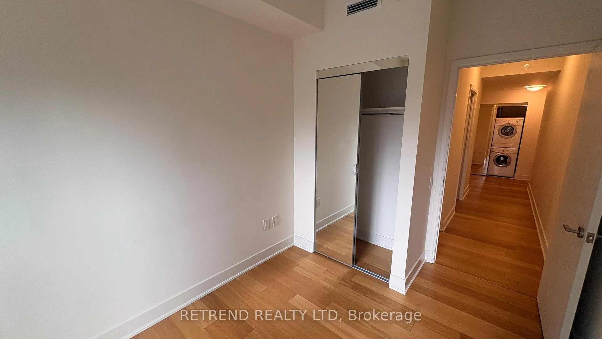 Photo 6 of Unit 802, 30 Roehmapton Avenue, Toronto, Mount Pleasant West — HOMEH