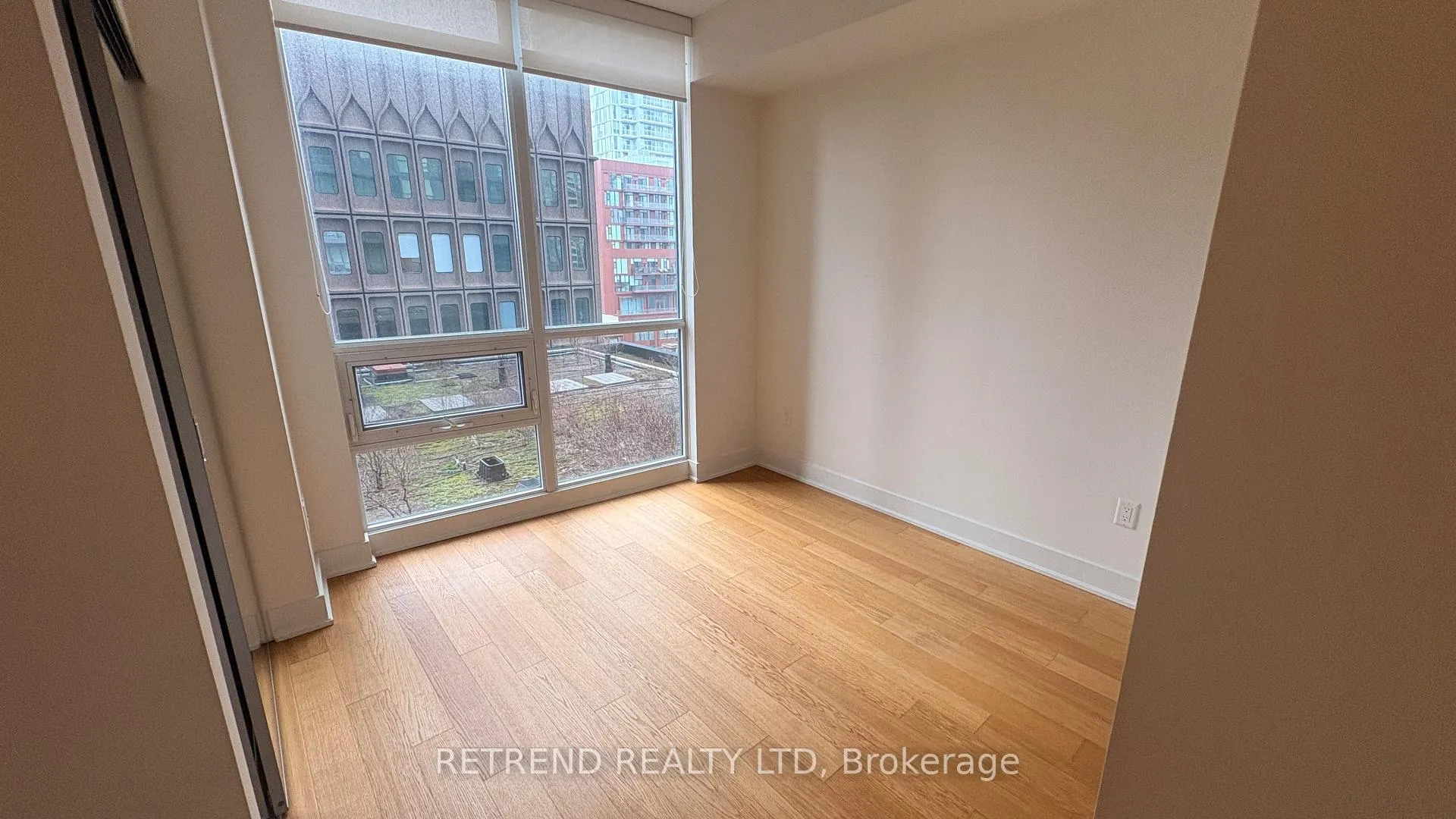 Photo 8 of Unit 802, 30 Roehmapton Avenue, Toronto, Mount Pleasant West — HOMEH