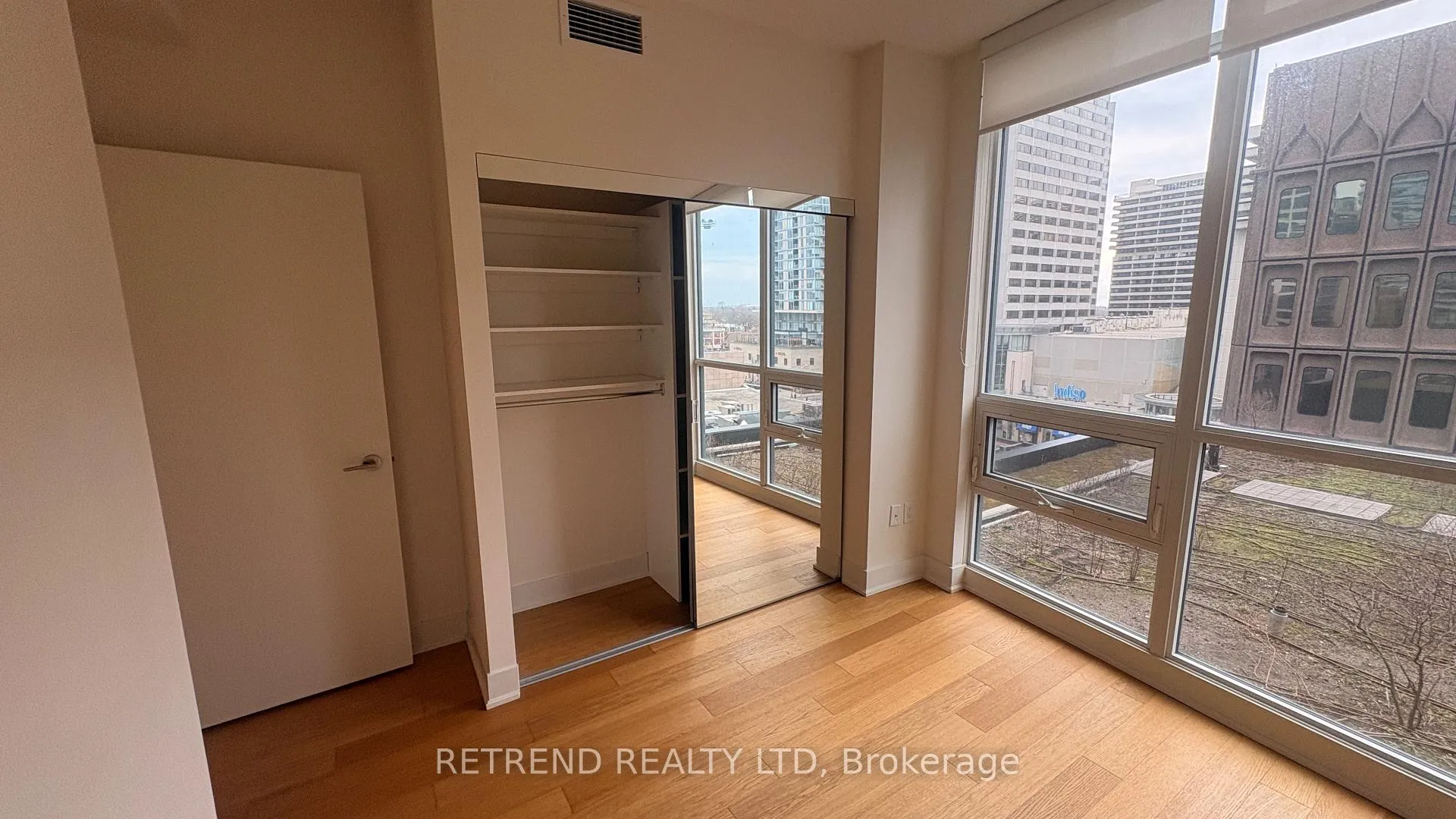 Photo 9 of Unit 802, 30 Roehmapton Avenue, Toronto, Mount Pleasant West — HOMEH