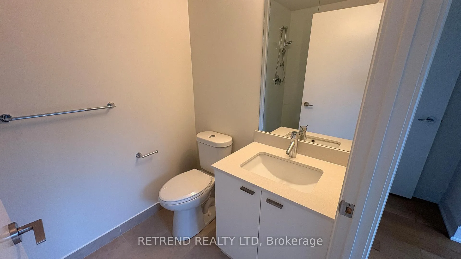 Photo 10 of Unit 802, 30 Roehmapton Avenue, Toronto, Mount Pleasant West — HOMEH